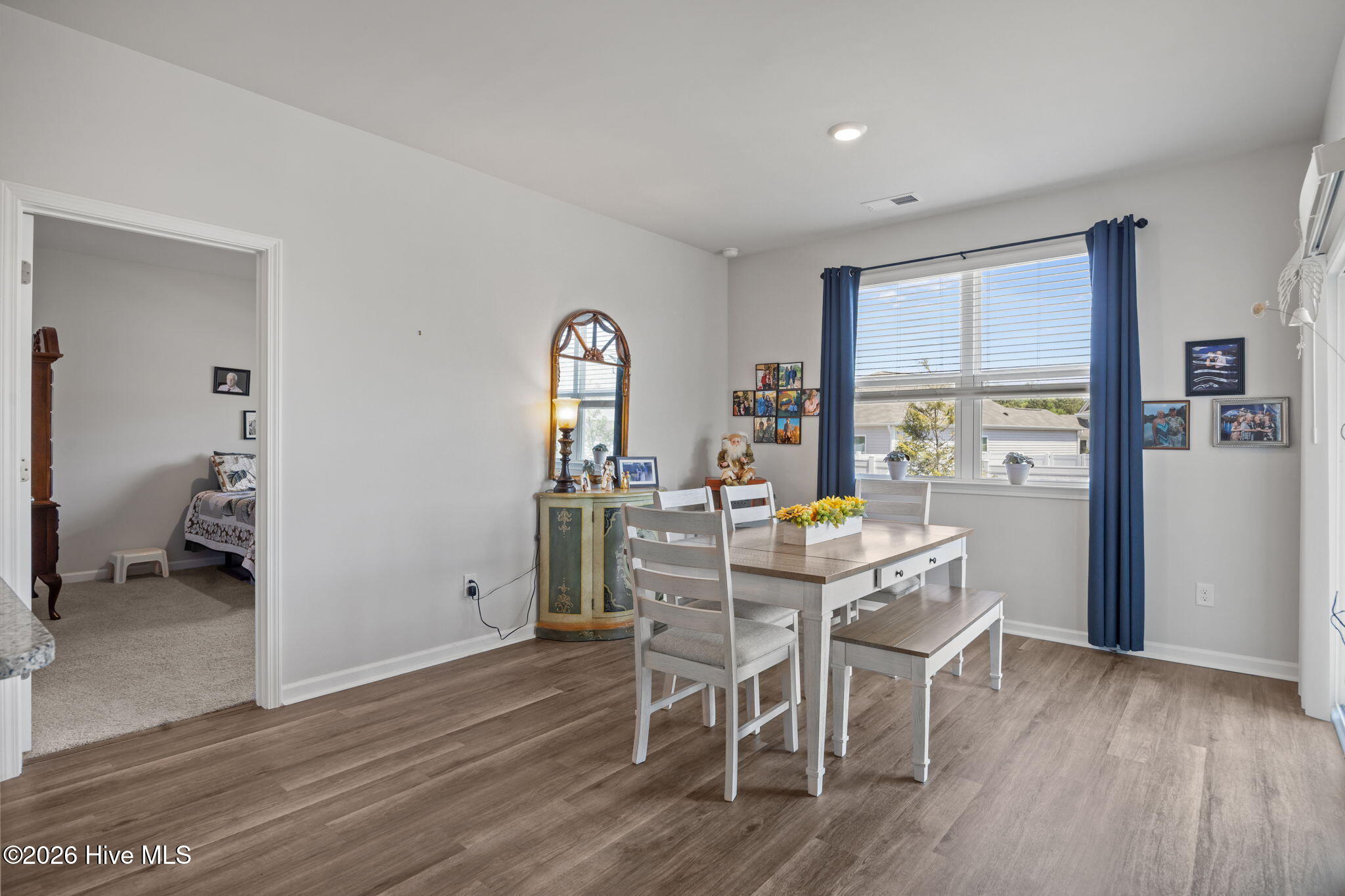 100567889 | Photo 15