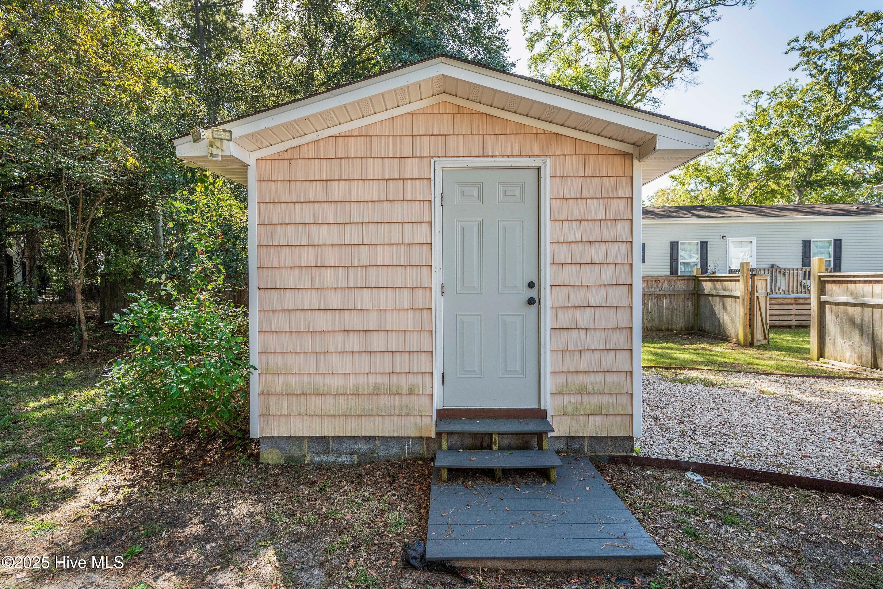 100535367 | Photo 19