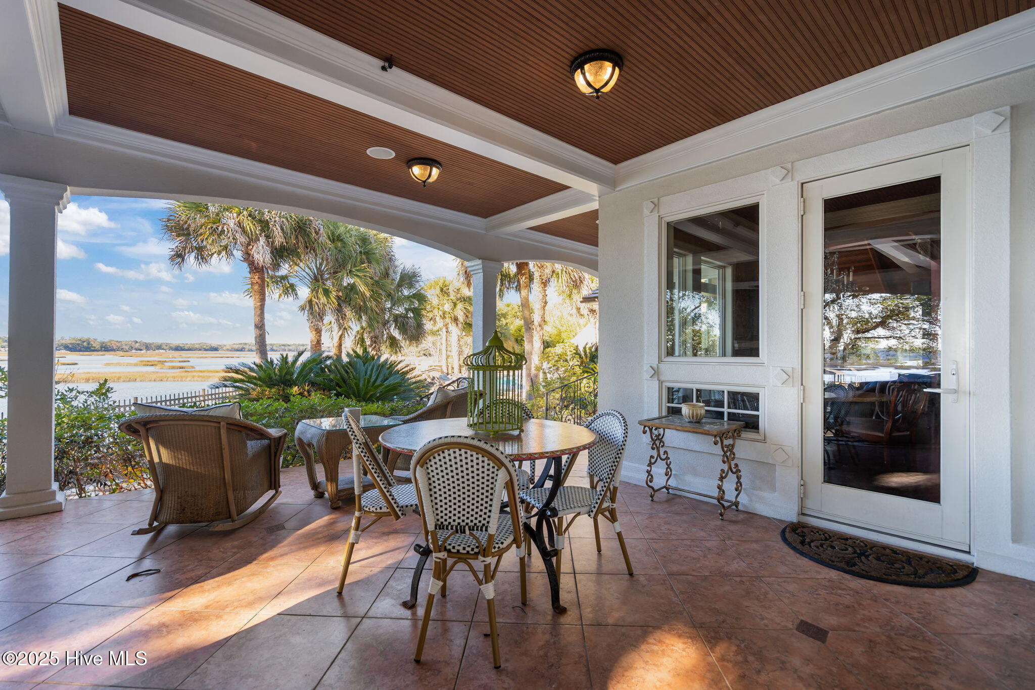 100547936 | Photo 70