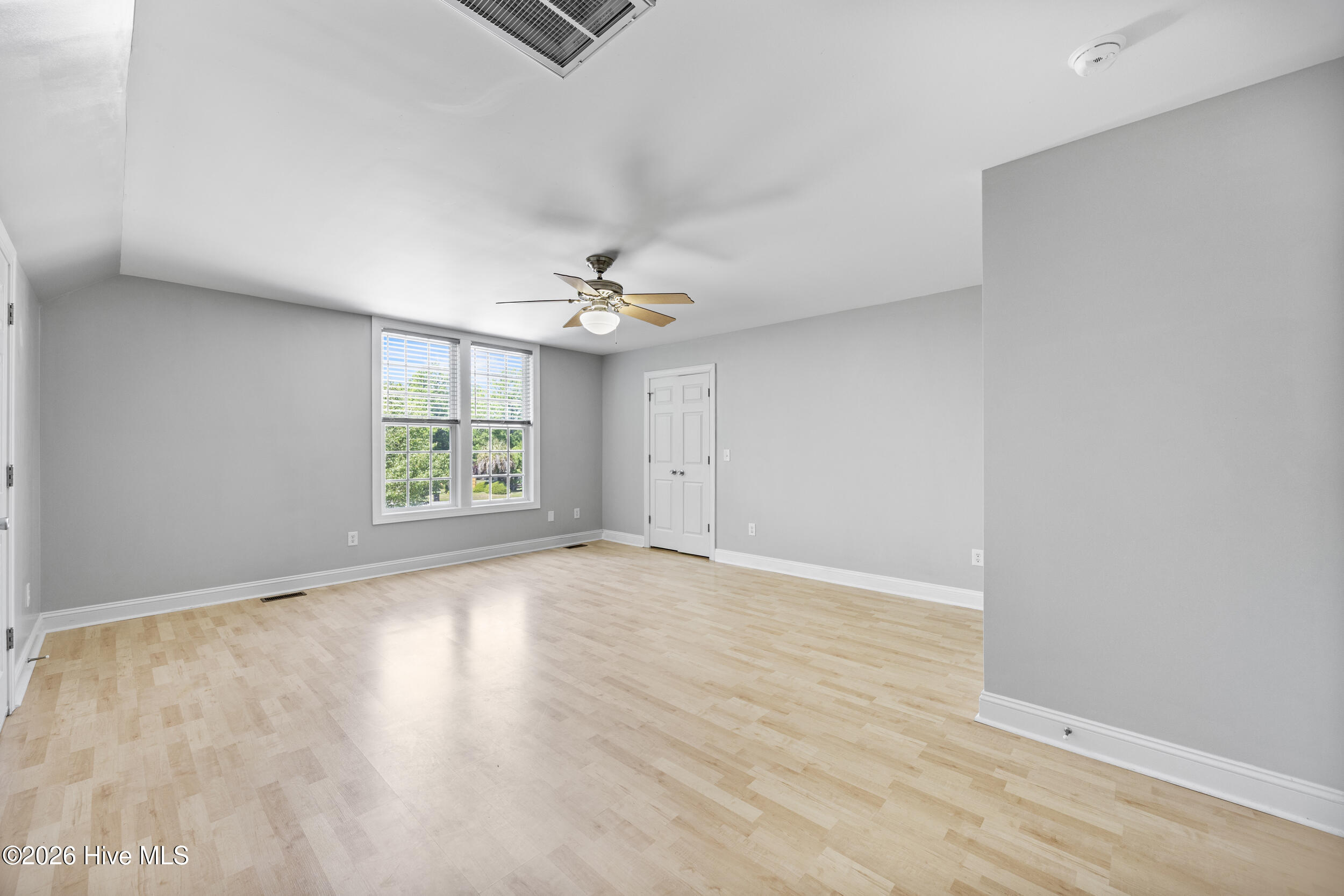 100569506 | Photo 52