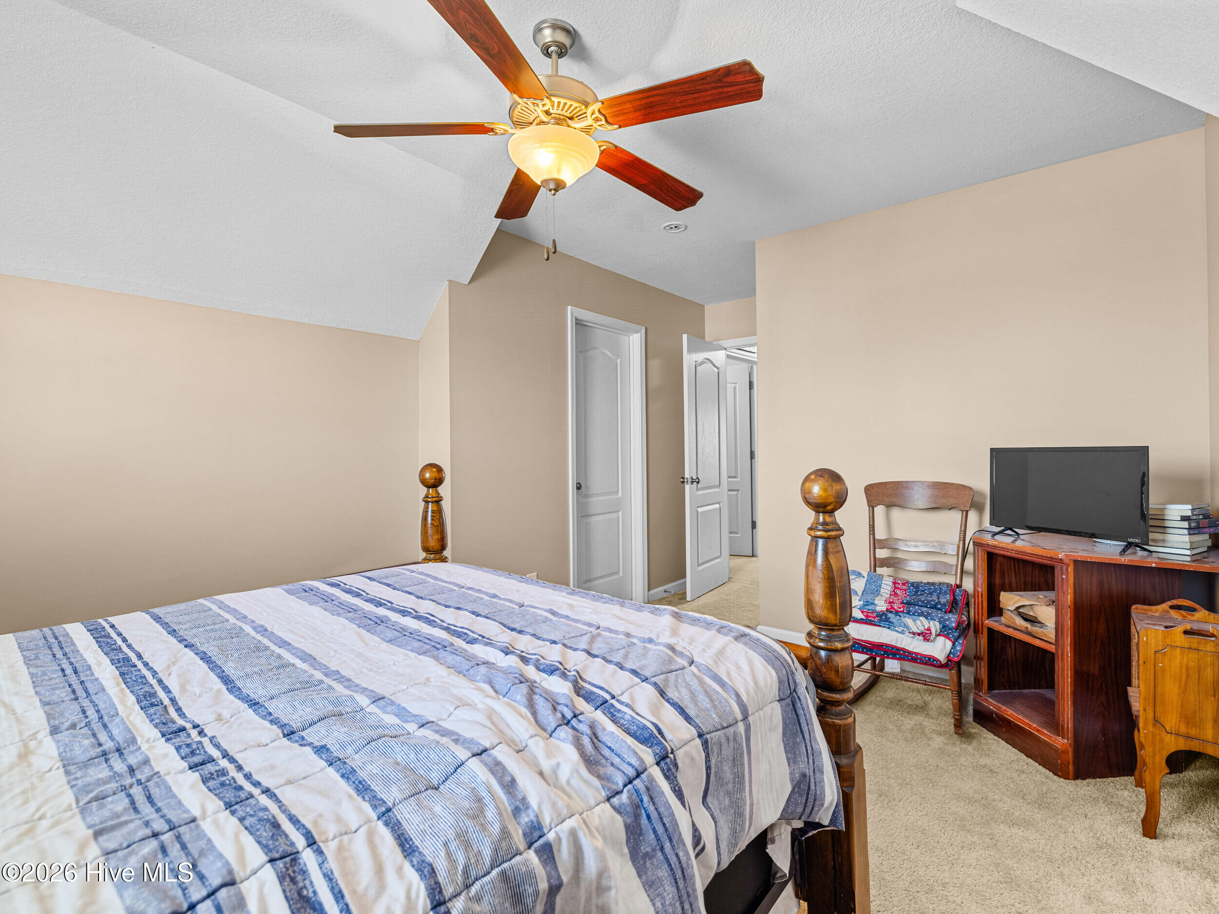 100568044 | Photo 44