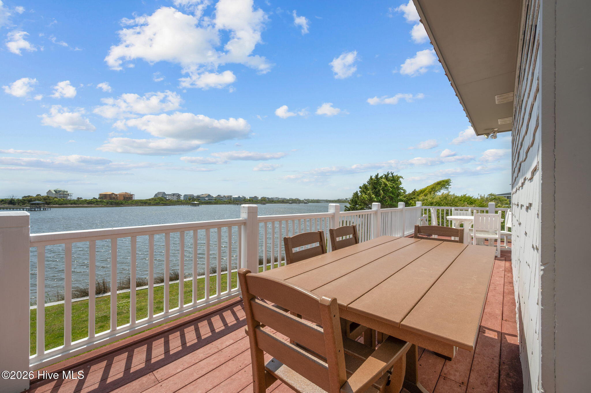 100568549 | Photo 51