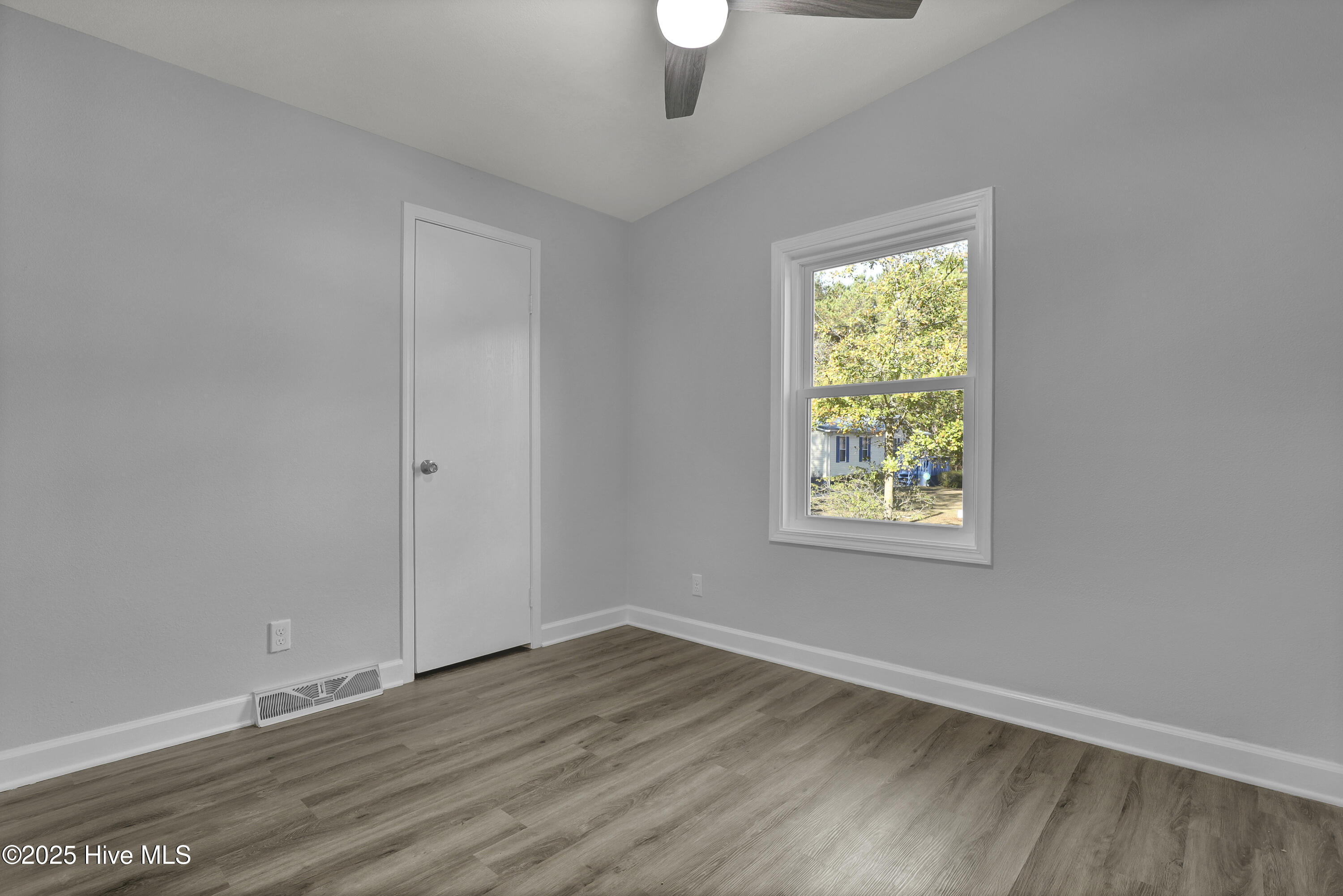 100543413 | Photo 17