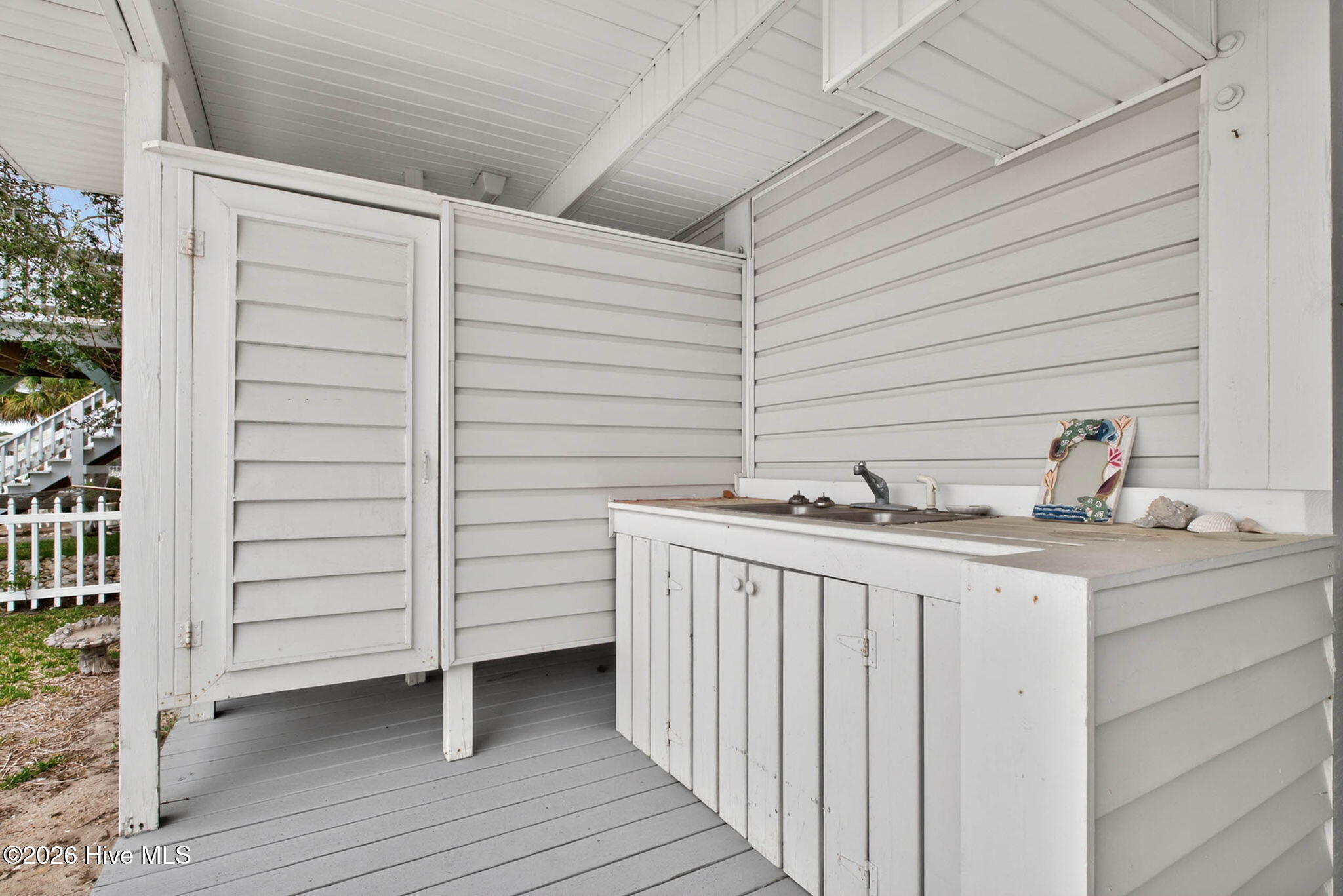 100570658 | Photo 57