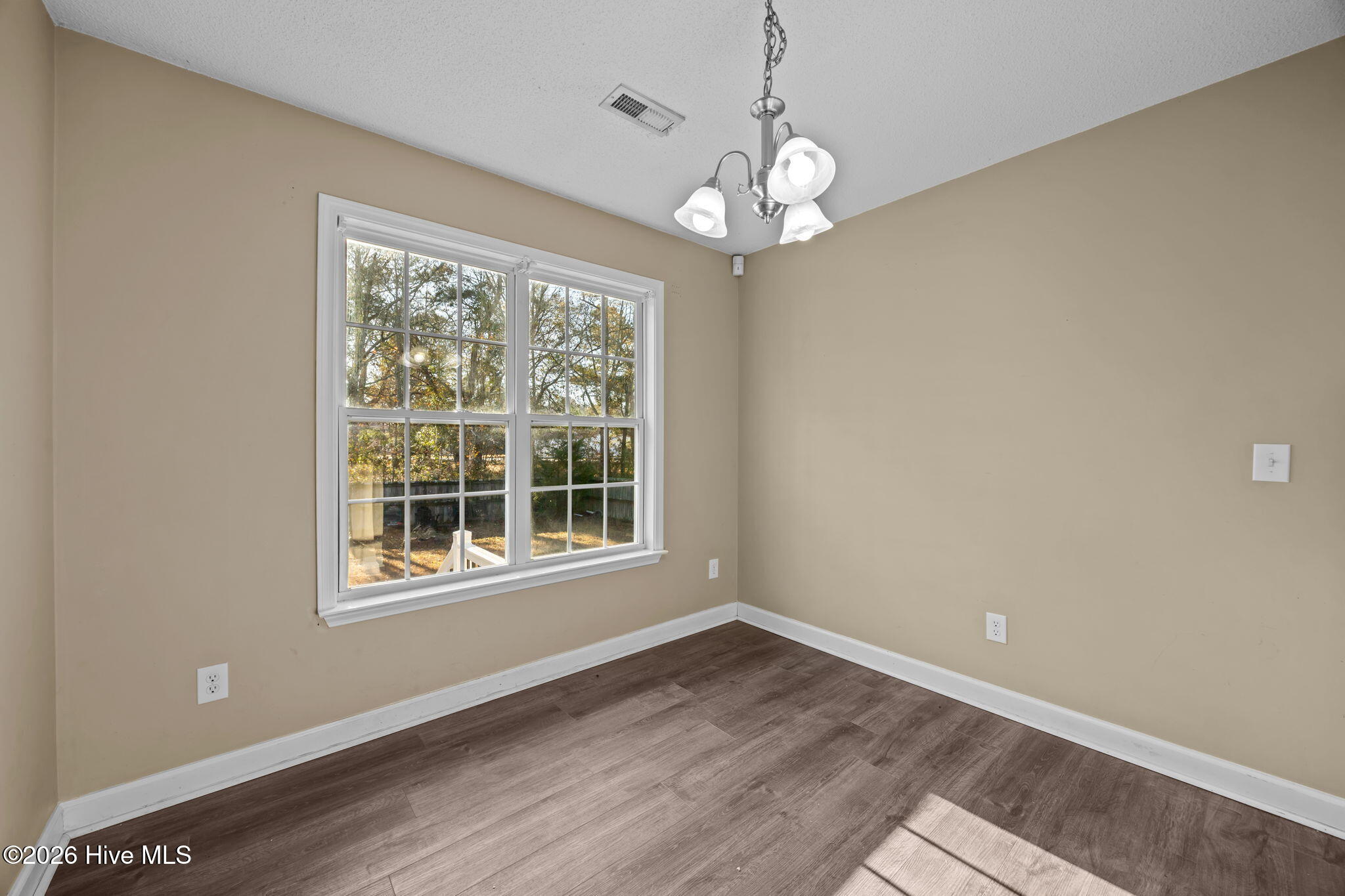 100522490 | Photo 11