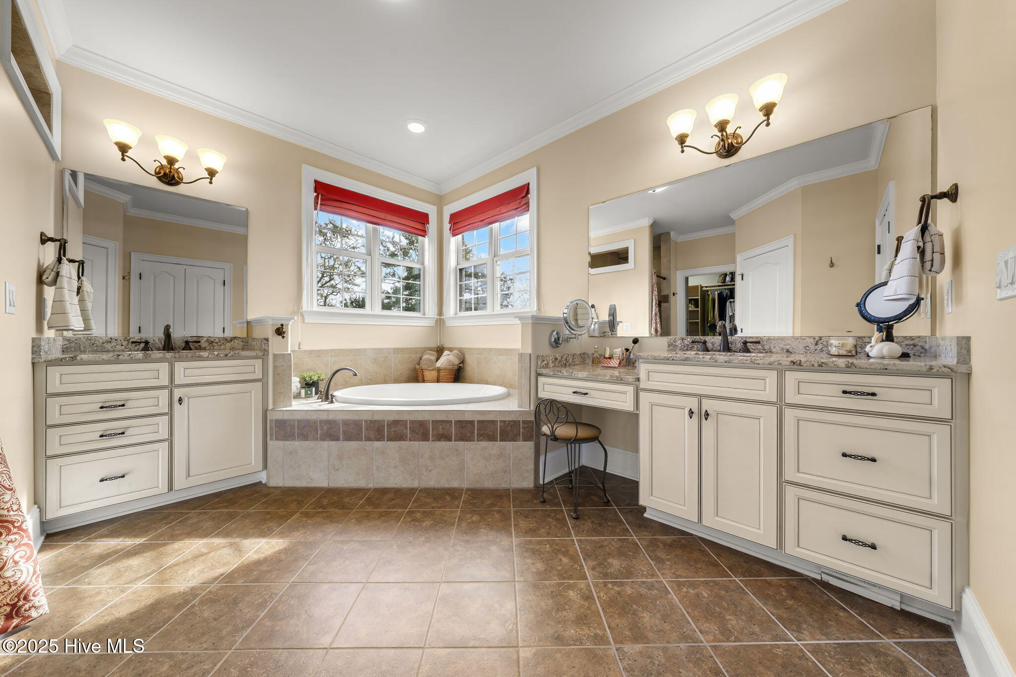 100544684 | Photo 32