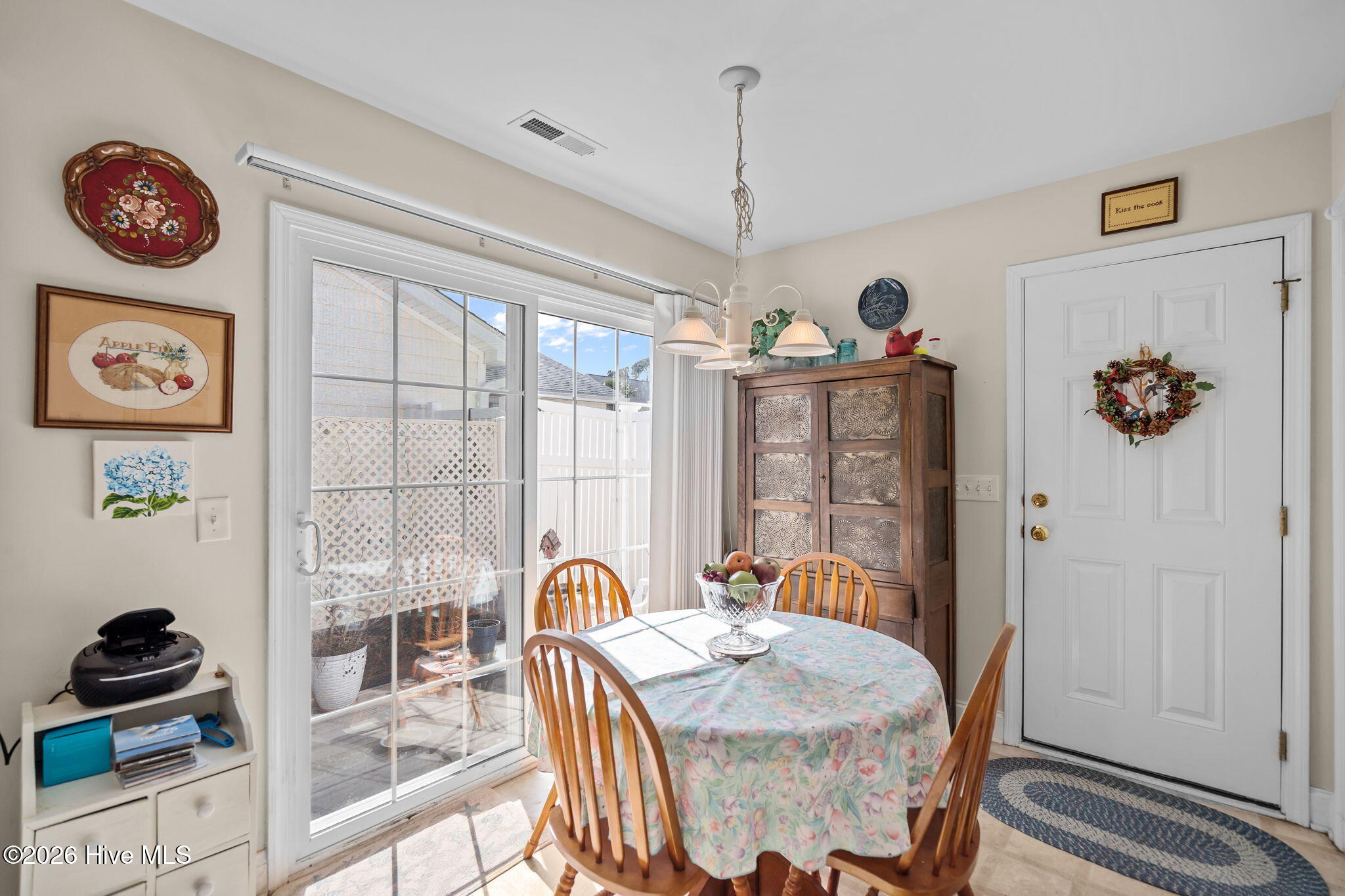 100556282 | Photo 25