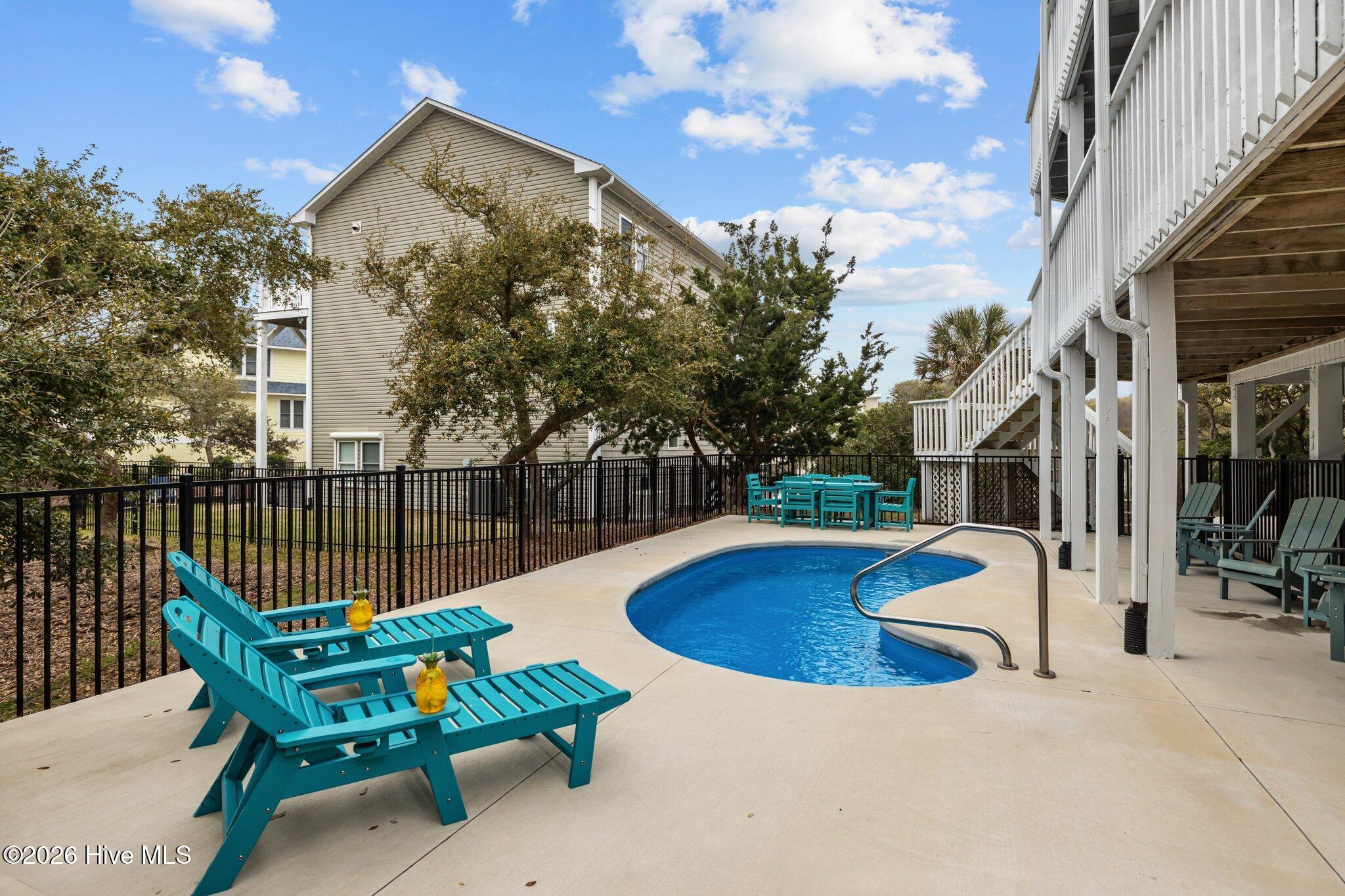 100565802 | Photo 46