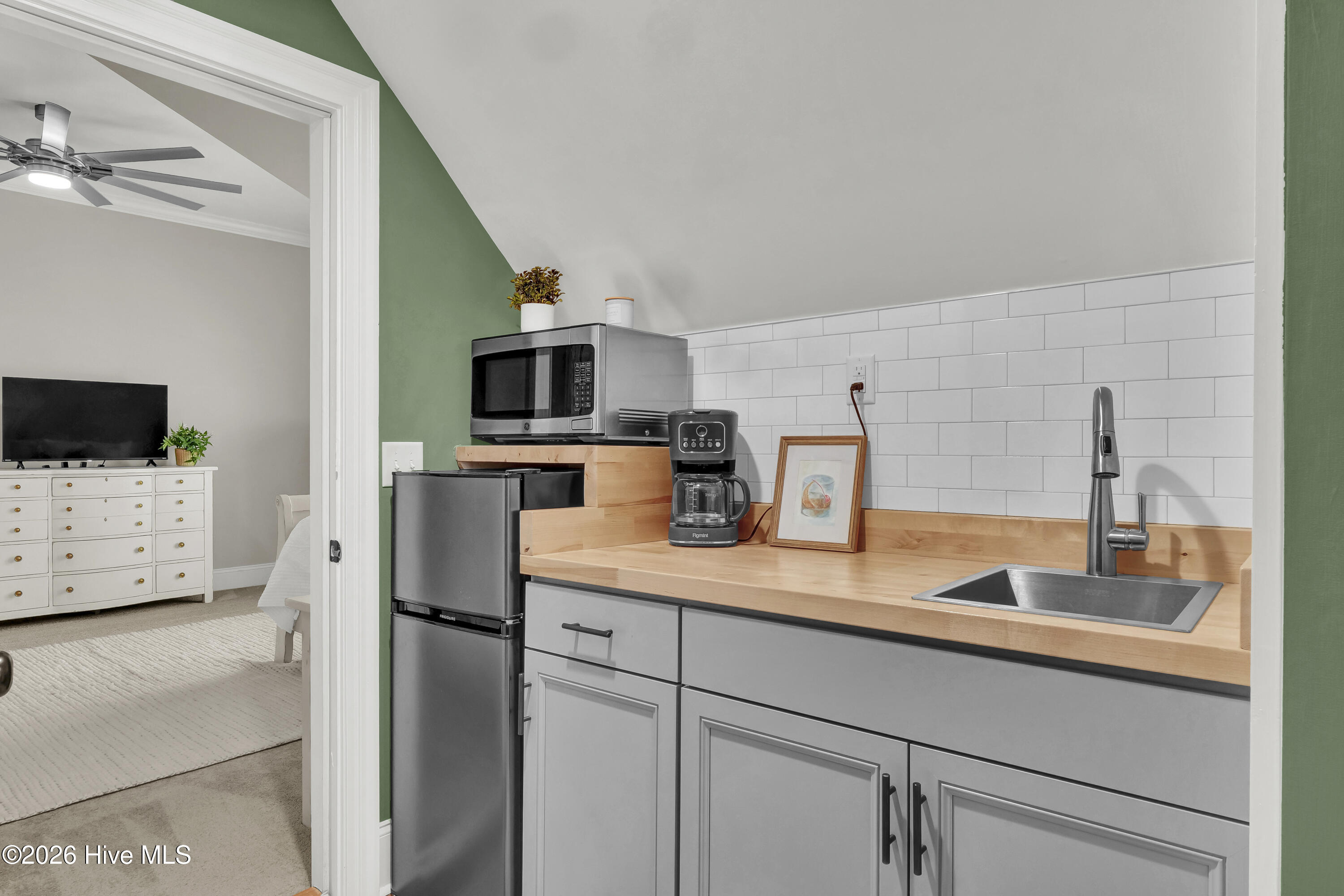 100563918 | Photo 42