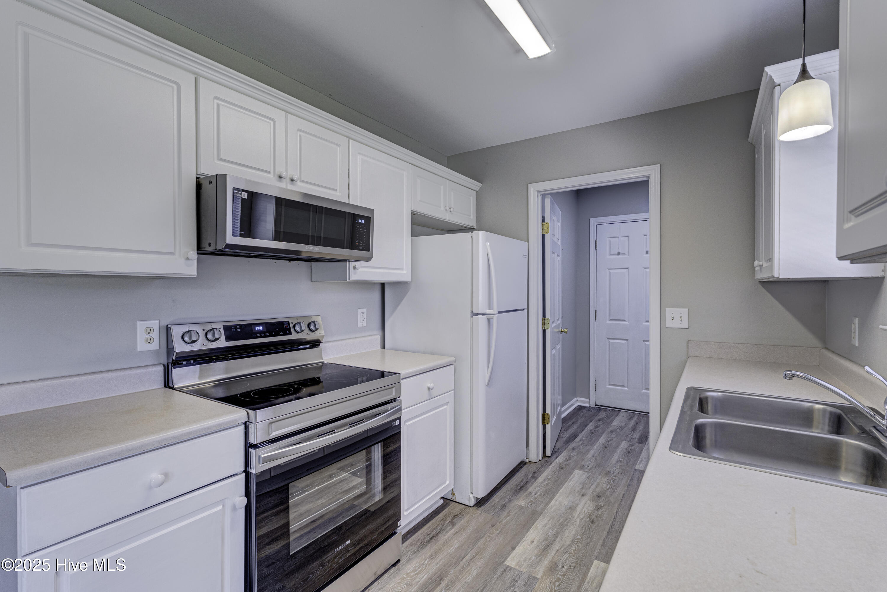 100531286 | Photo 21