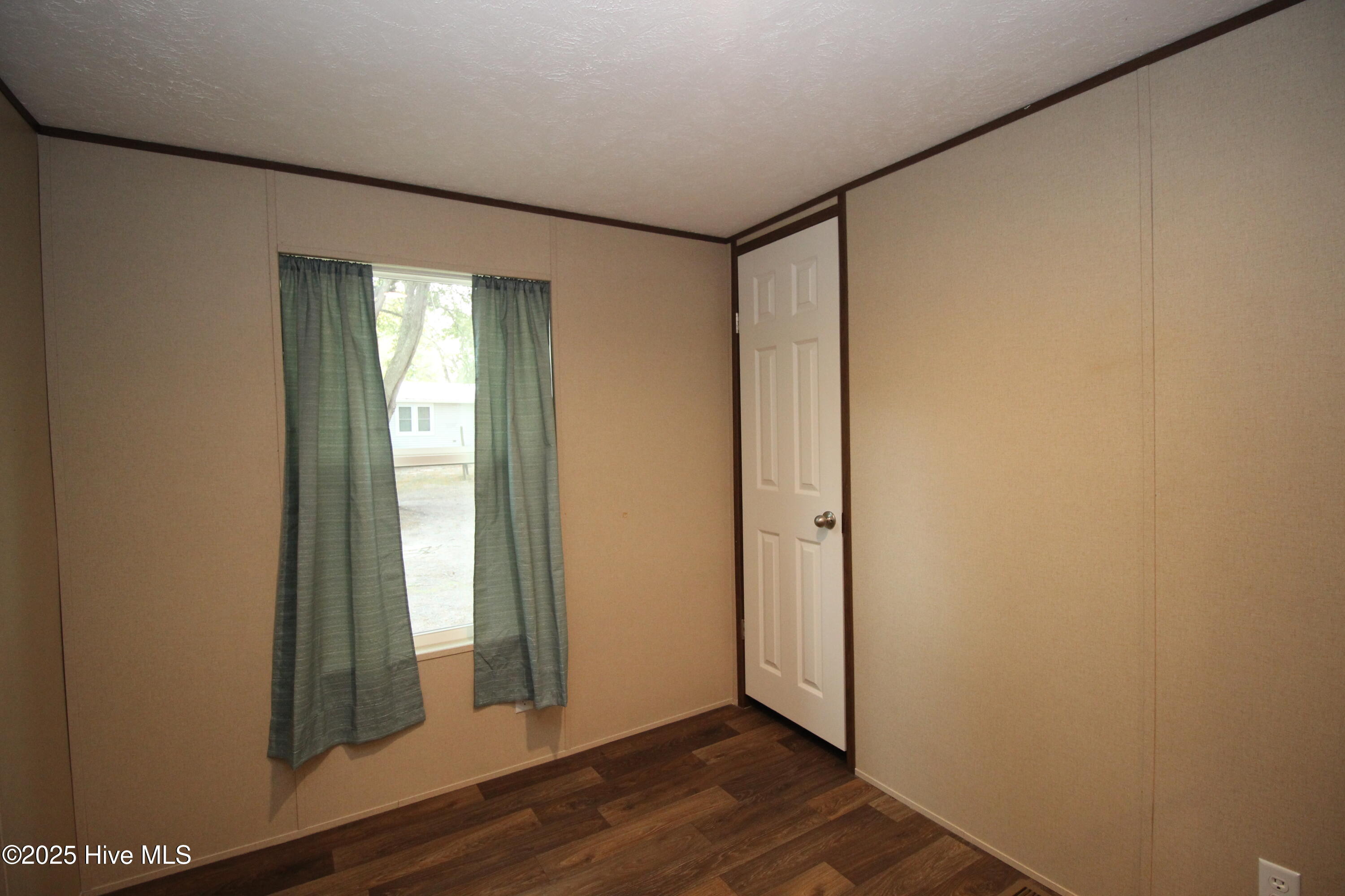 100548481 | Photo 19