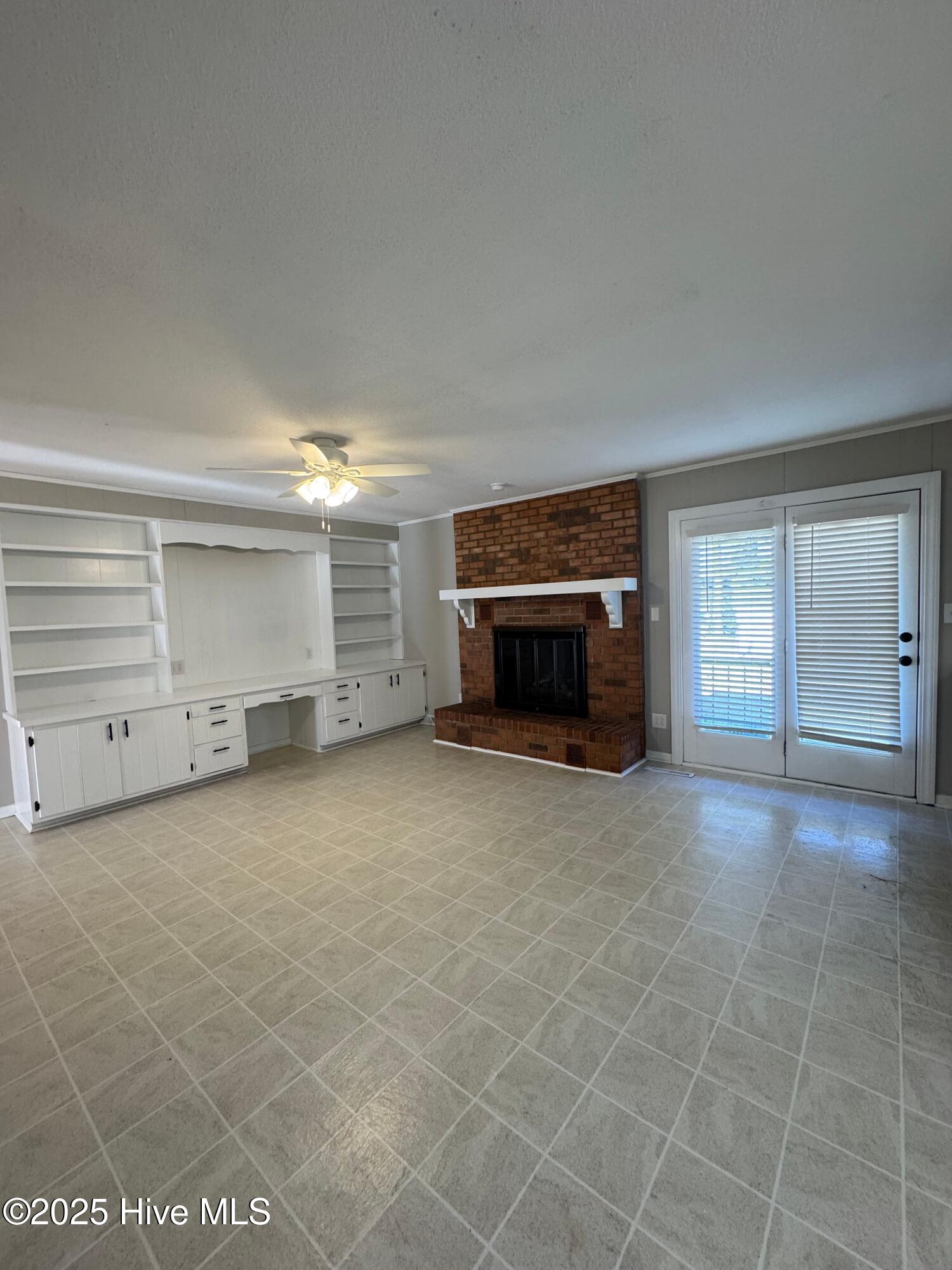 100542072 | Photo 16