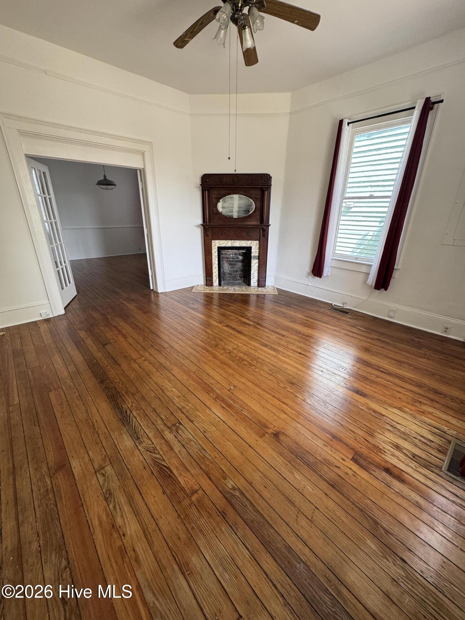 100564454 | Photo 12