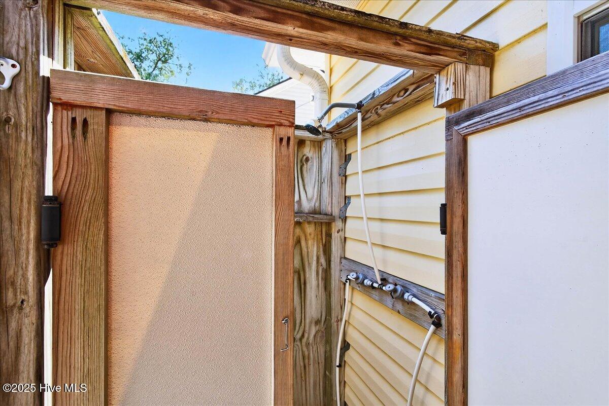 100531287 | Photo 51