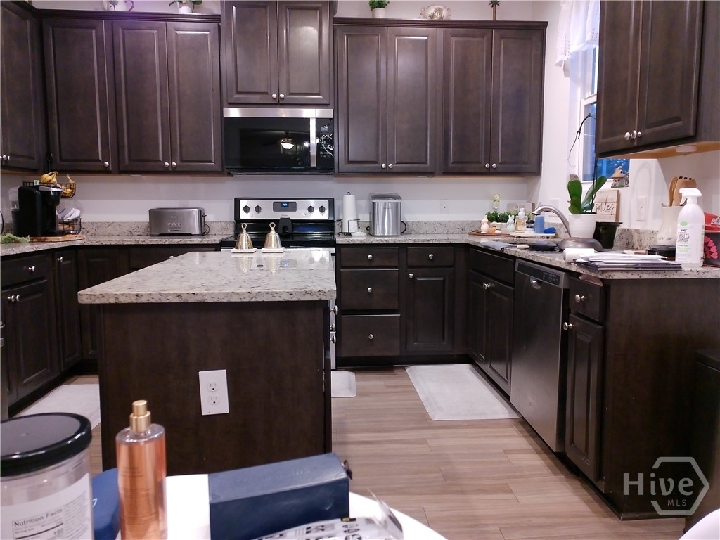 Kitchen with island