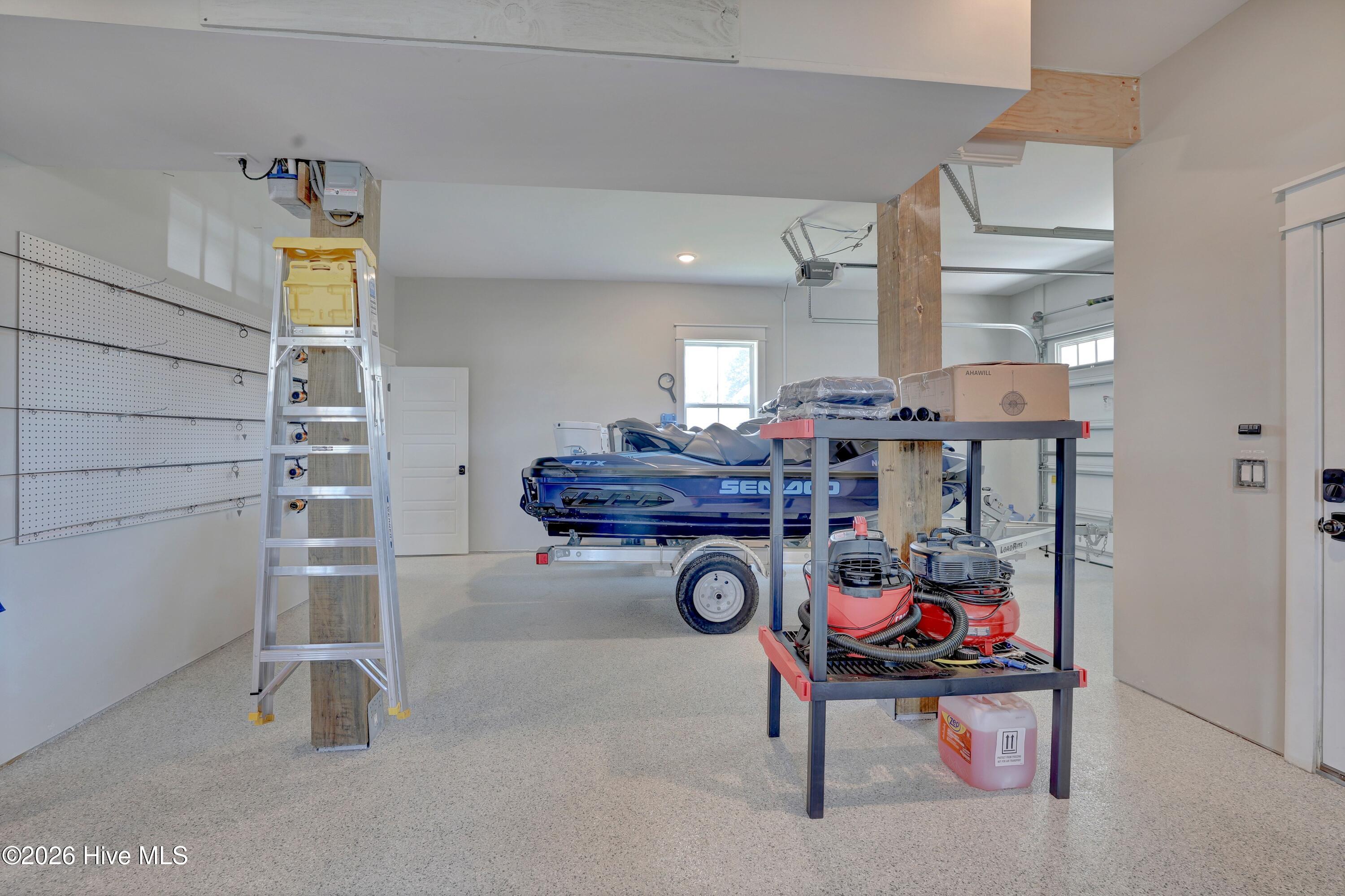 100564139 | Photo 47