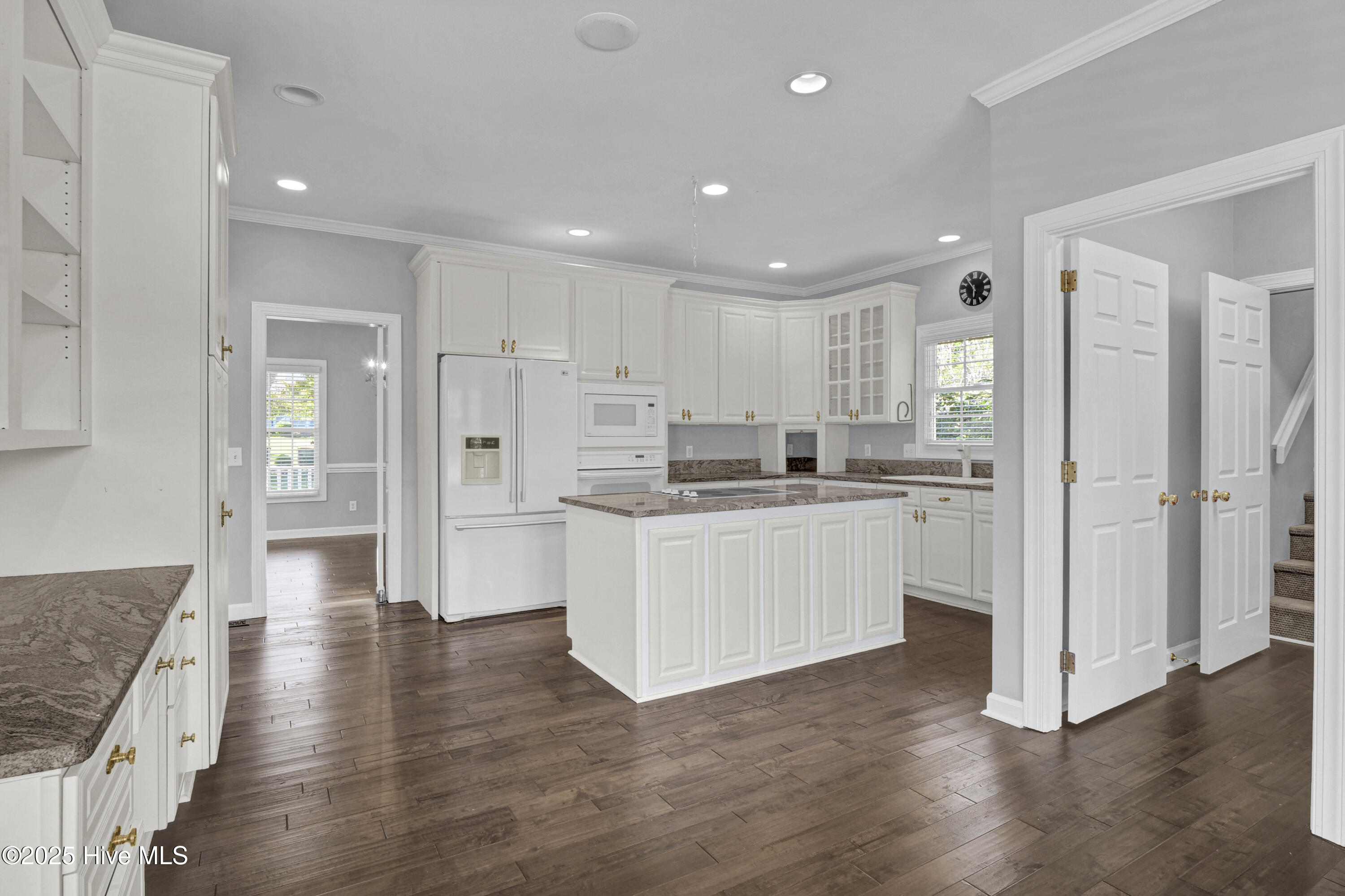 100556880 | Photo 13