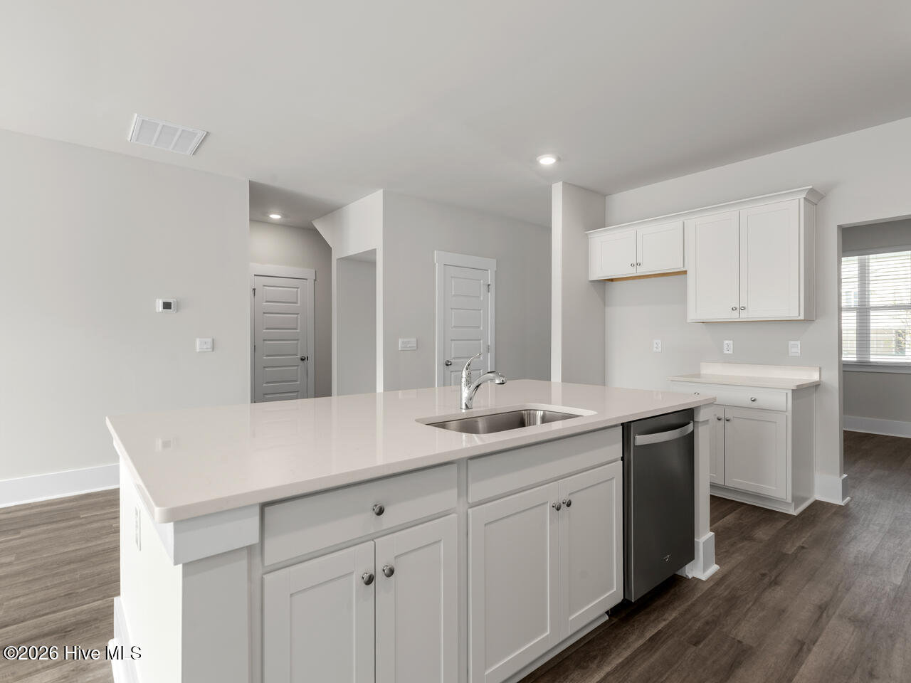 100553189 | Photo 13