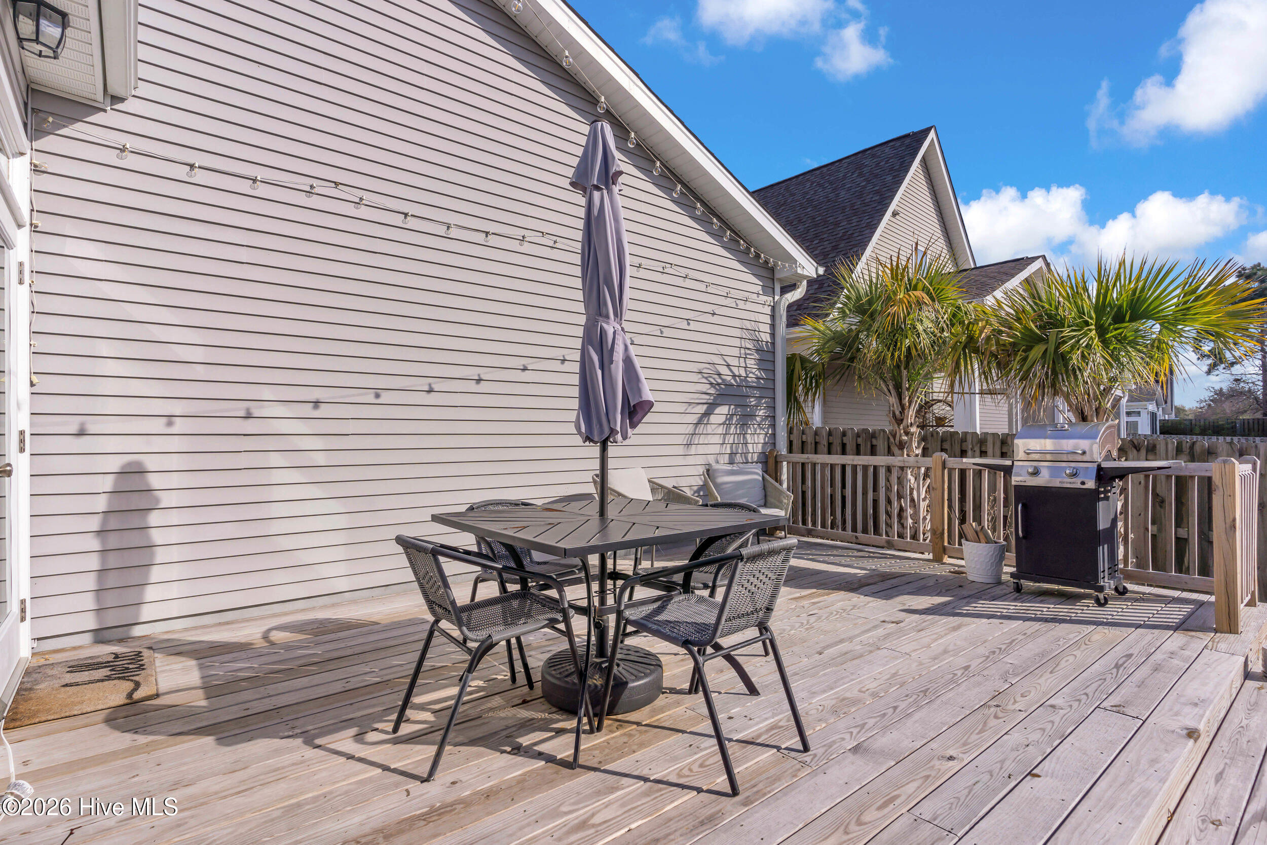 100548282 | Photo 24