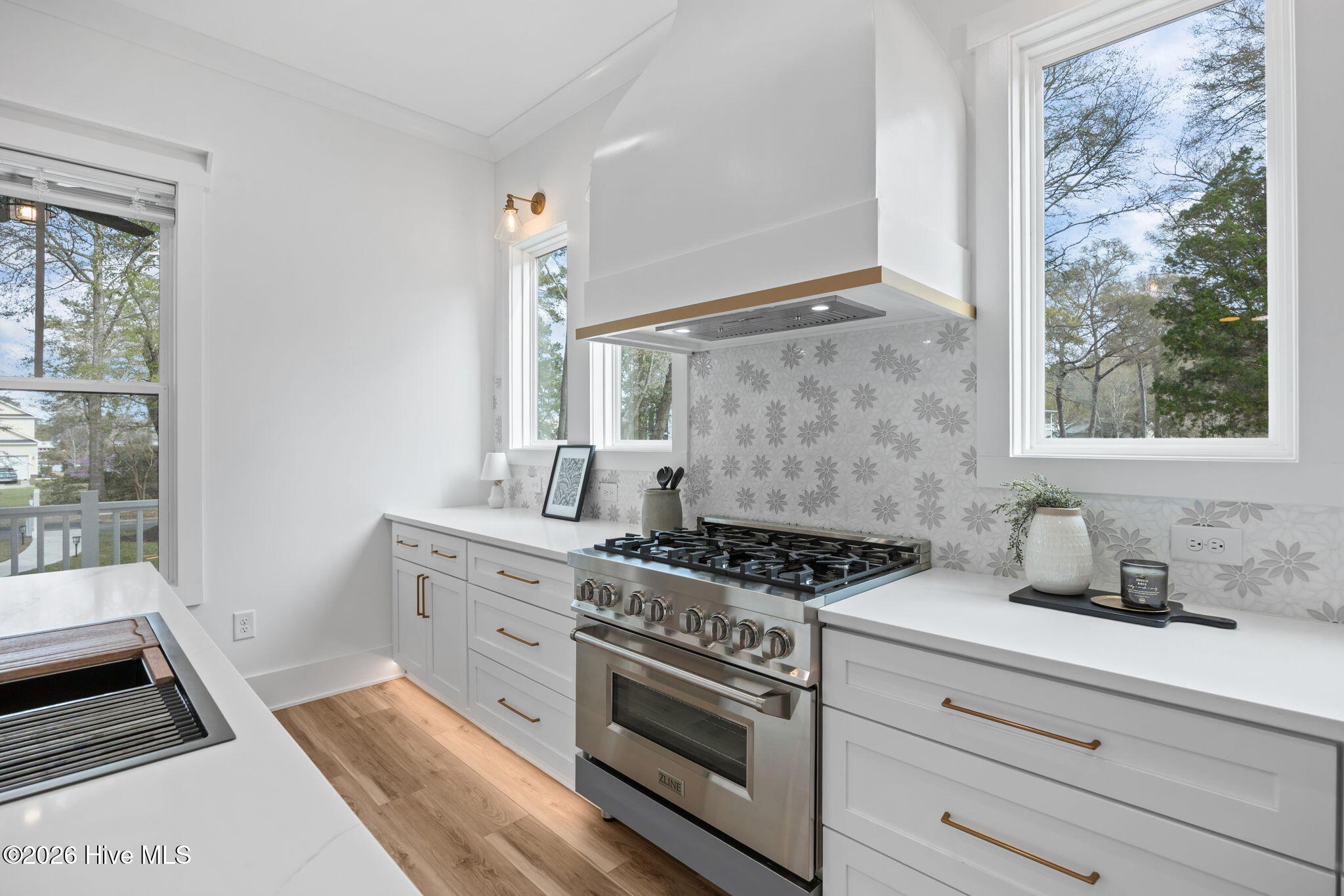 100561679 | Photo 12