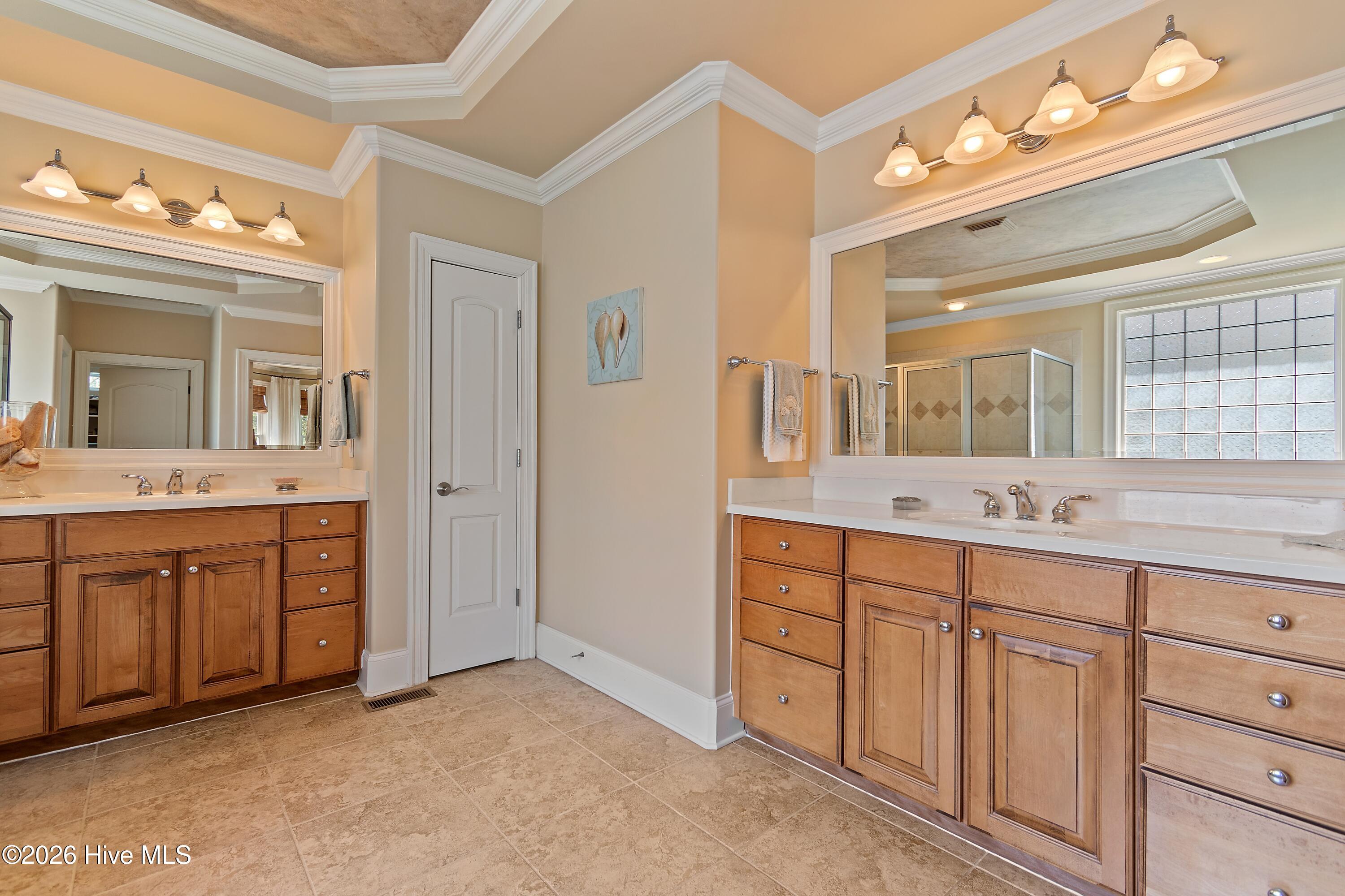 100567309 | Photo 38