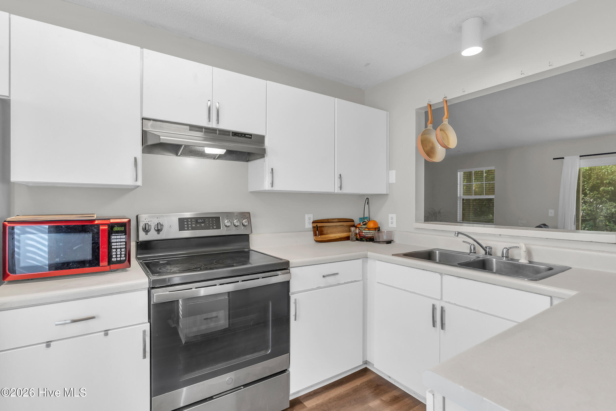 100548412 | Photo 20