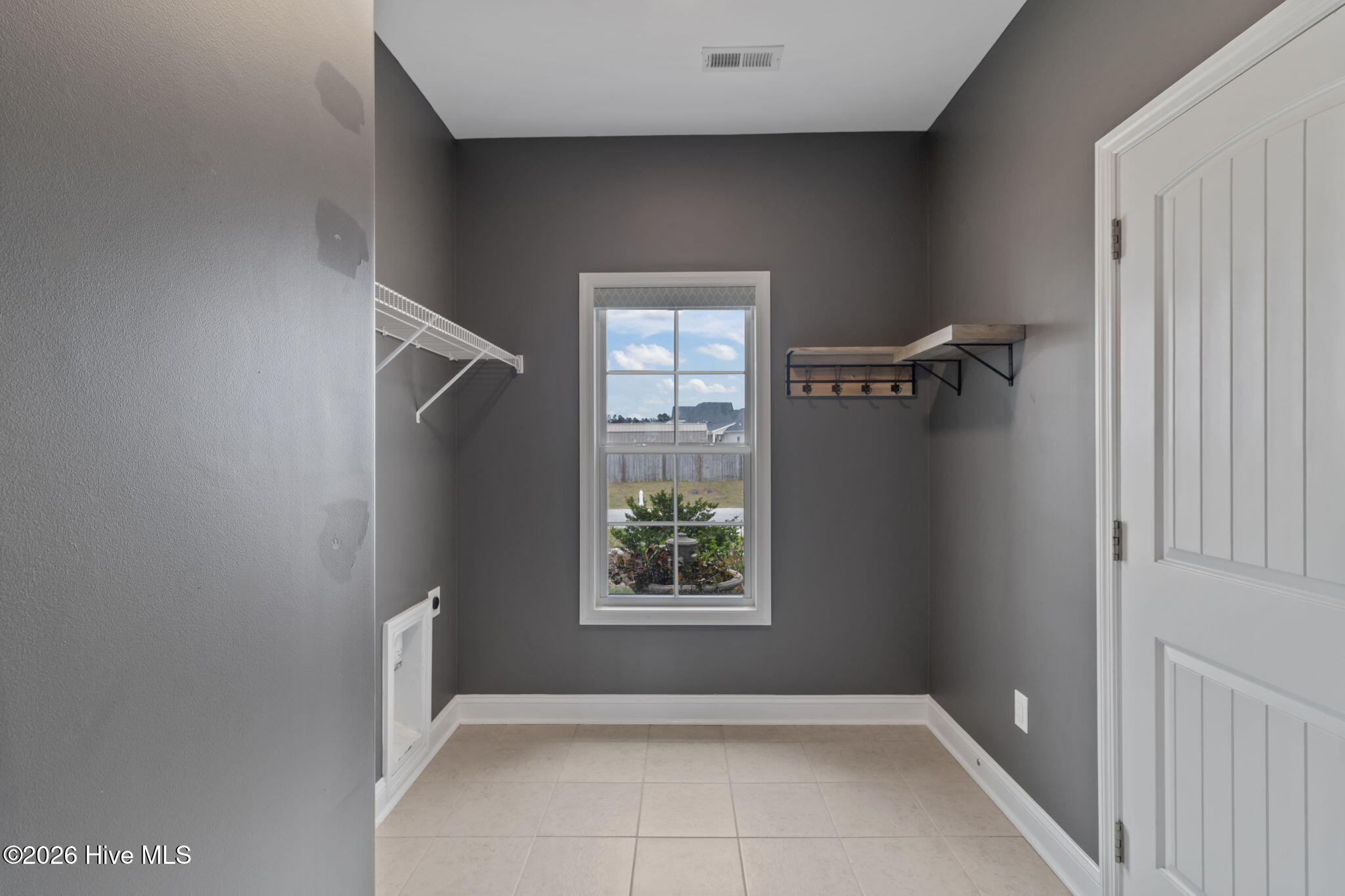 100560163 | Photo 33