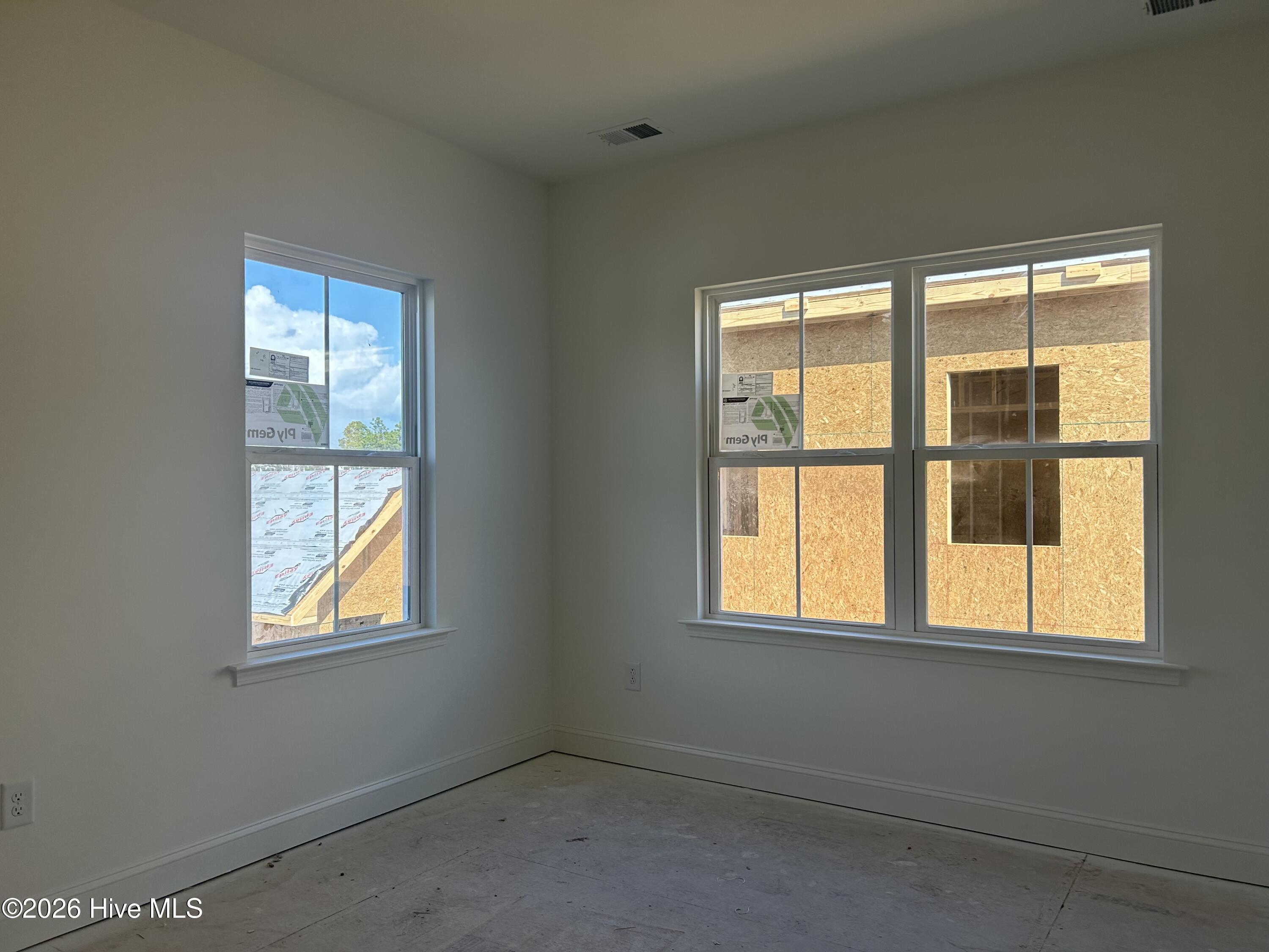 100558697 | Photo 17