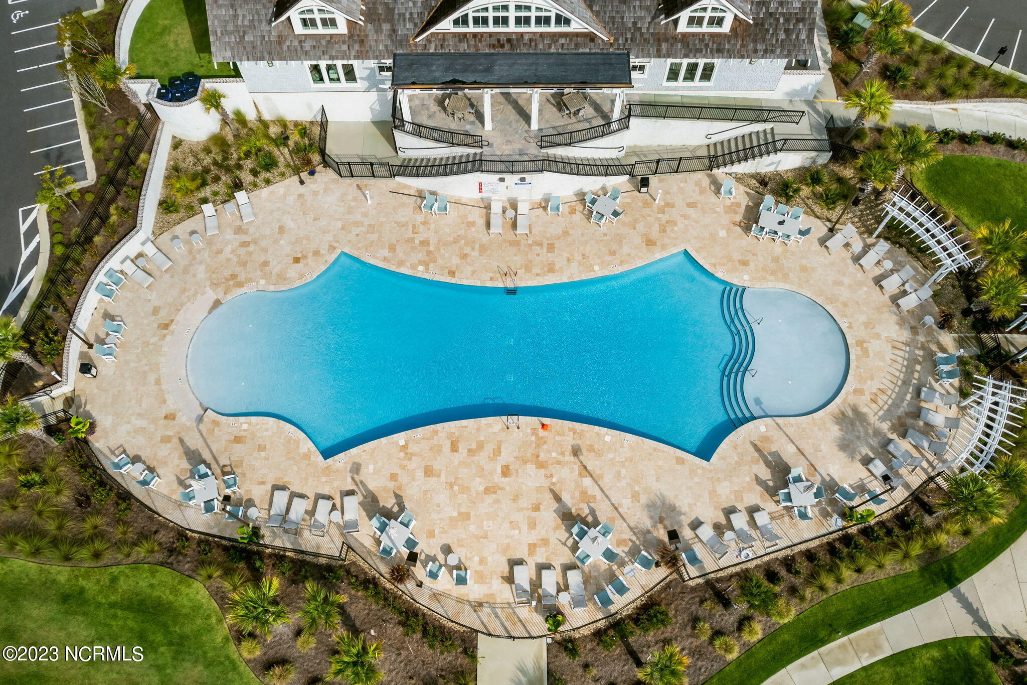 100568669 | Photo 18