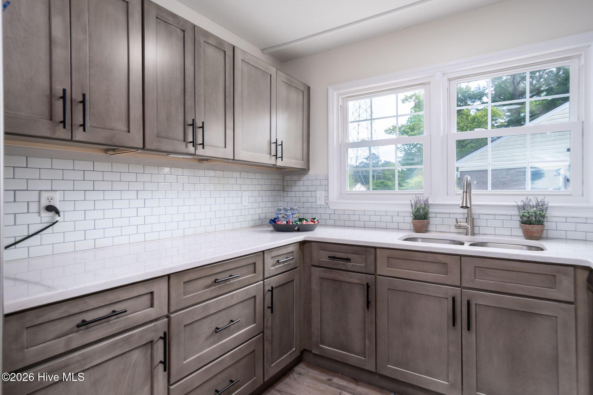 100568369 | Photo 20