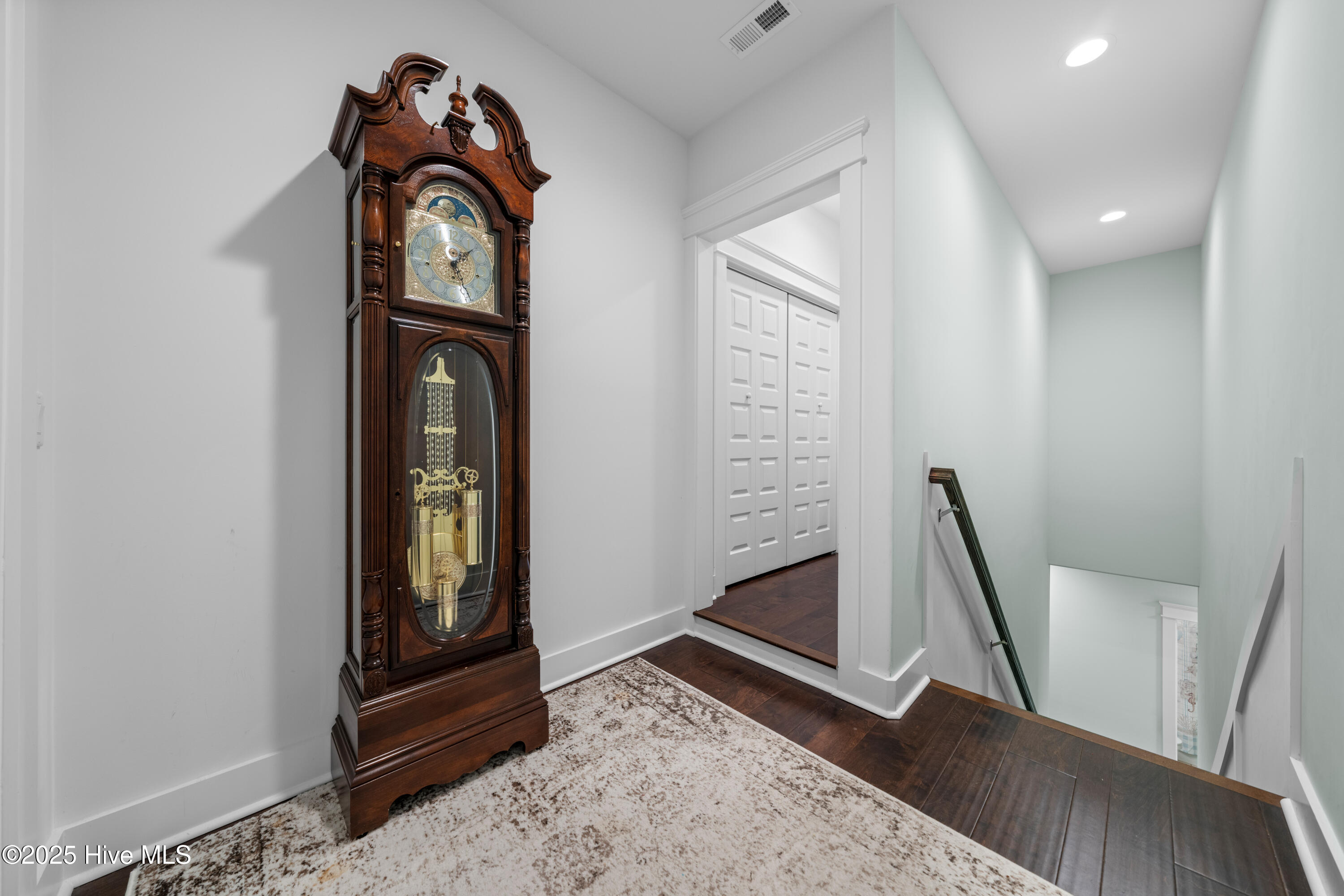 100494528 | Photo 49