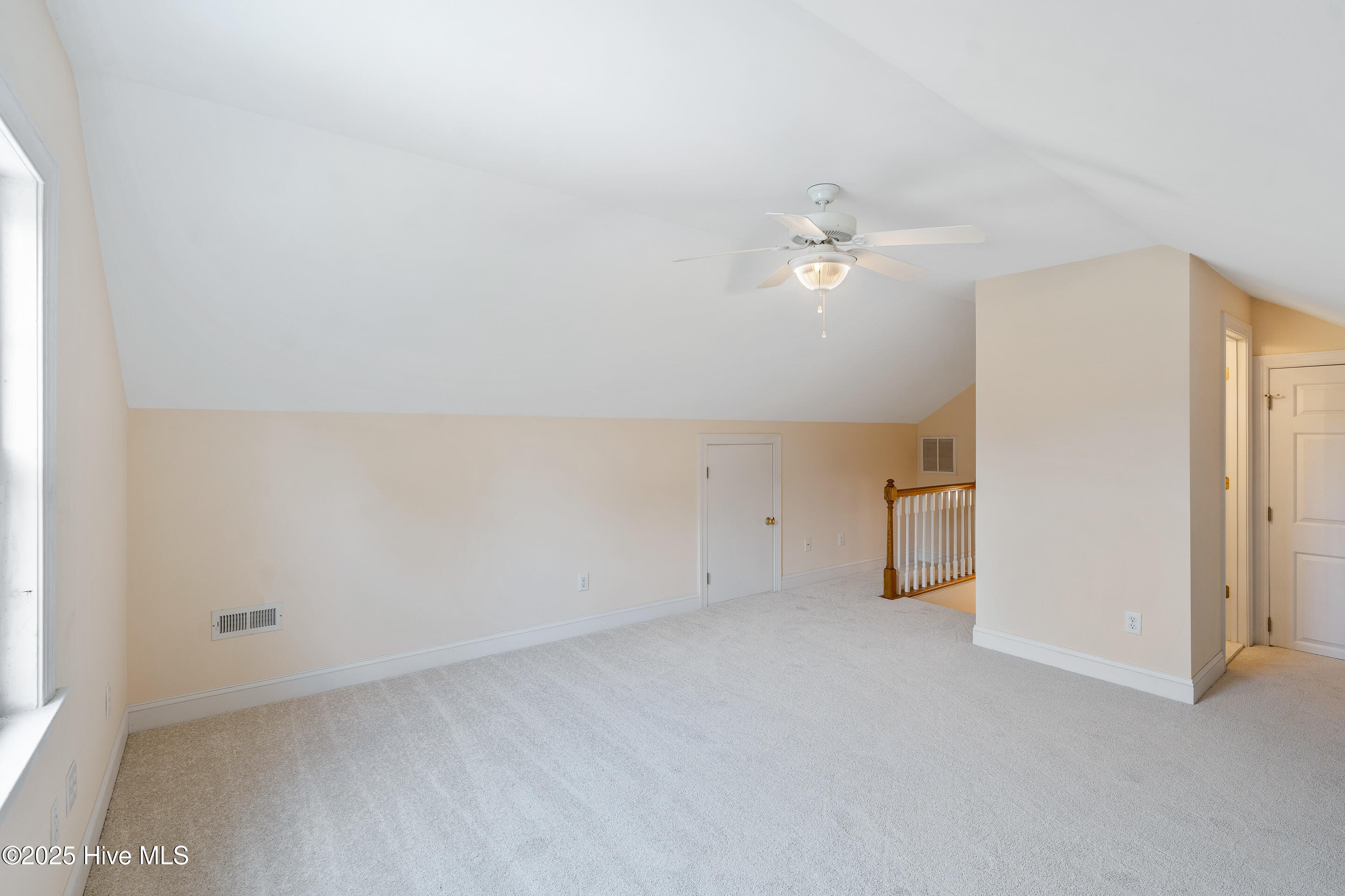 100499709 | Photo 51