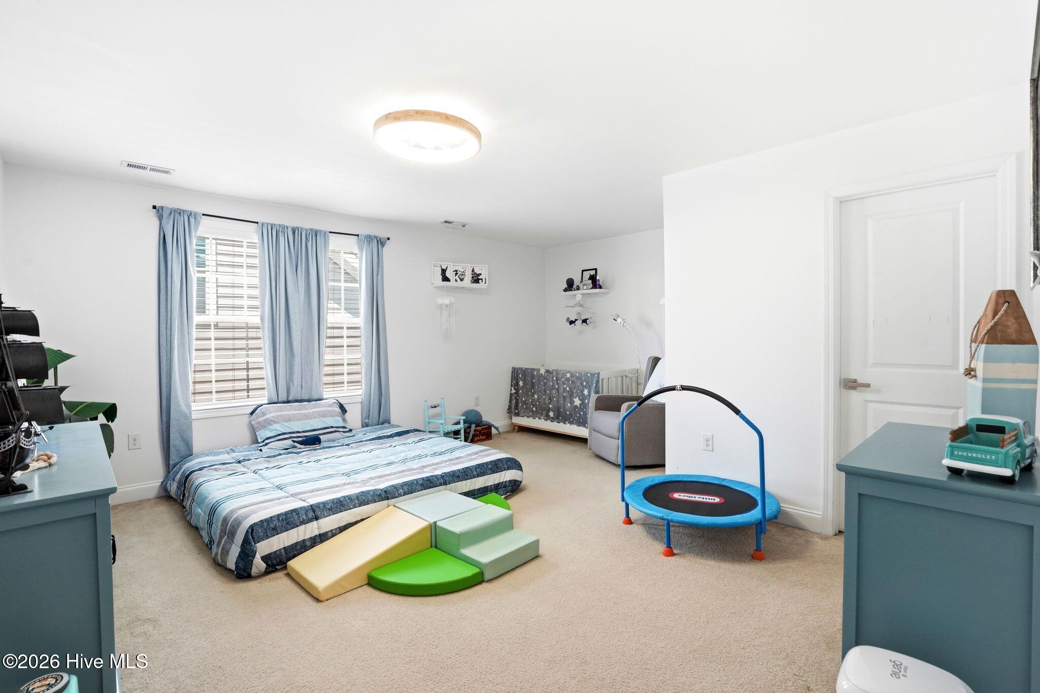 100566461 | Photo 33