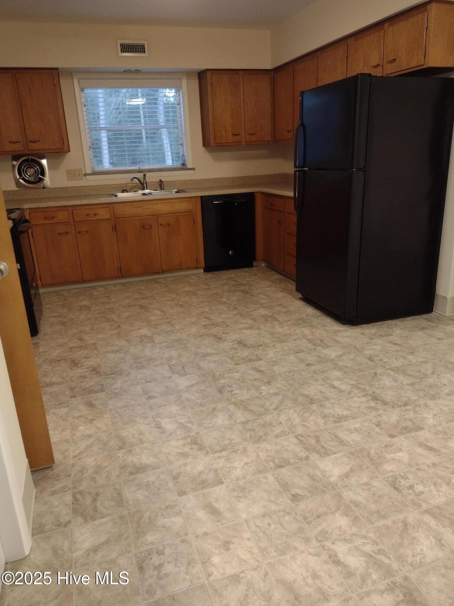 100536317 | Photo 15