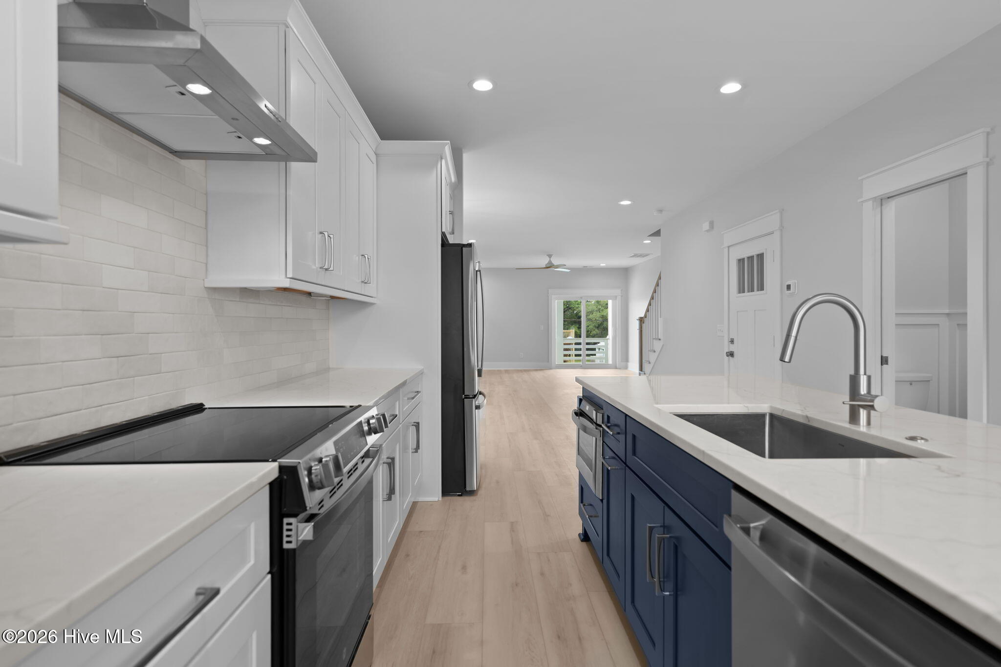 100553726 | Photo 12