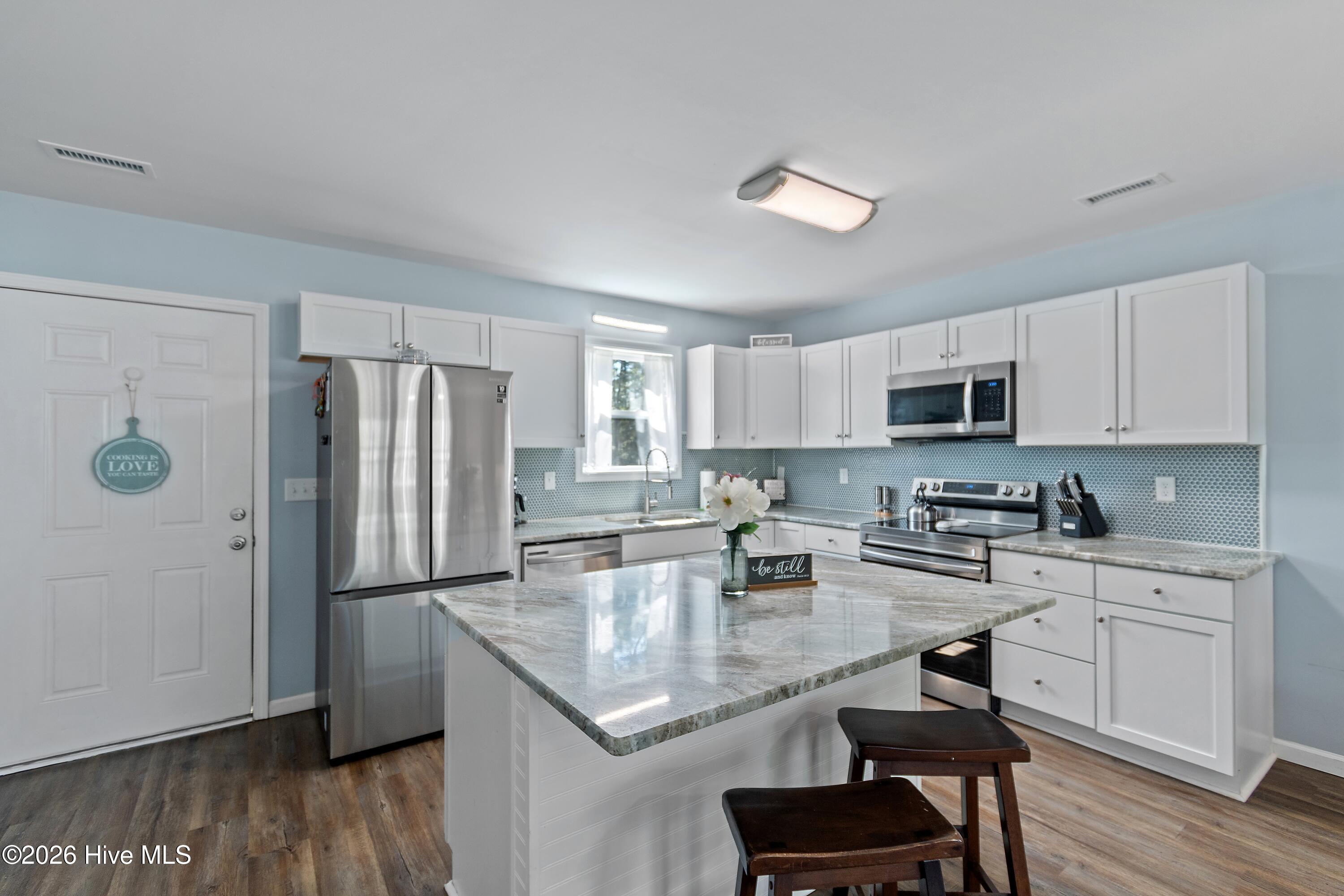 100561702 | Photo 12