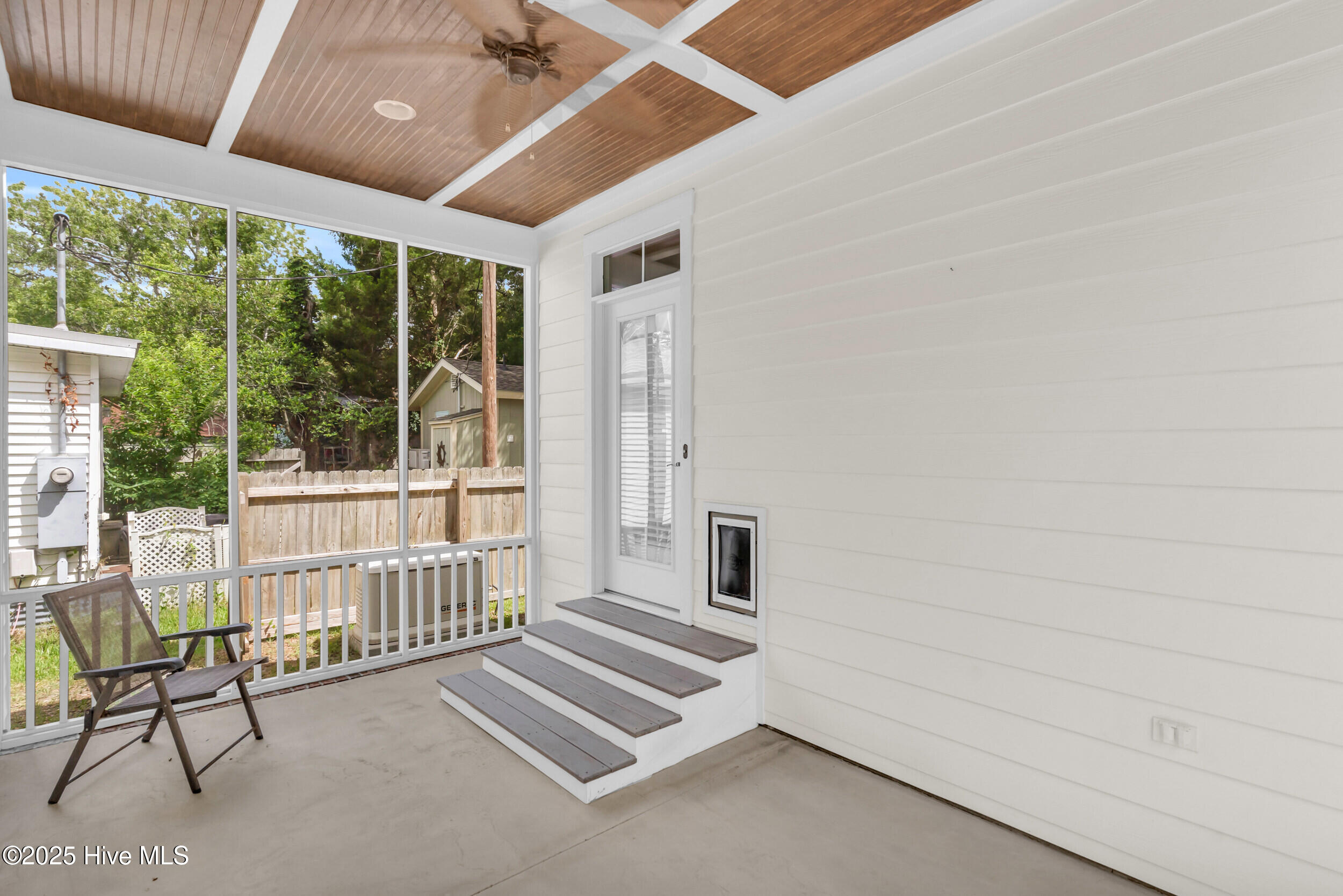 100516979 | Photo 34