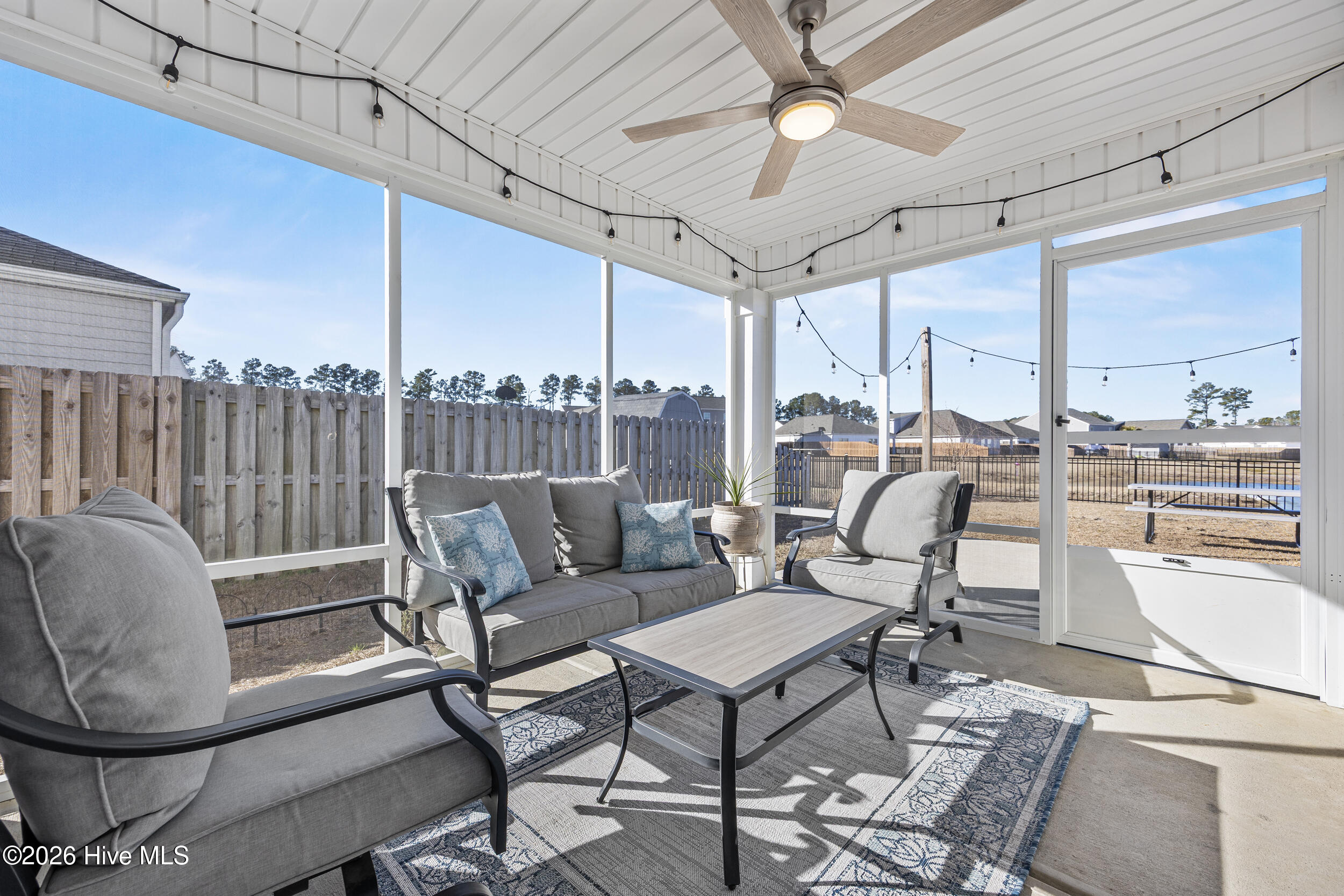 100550214 | Photo 32