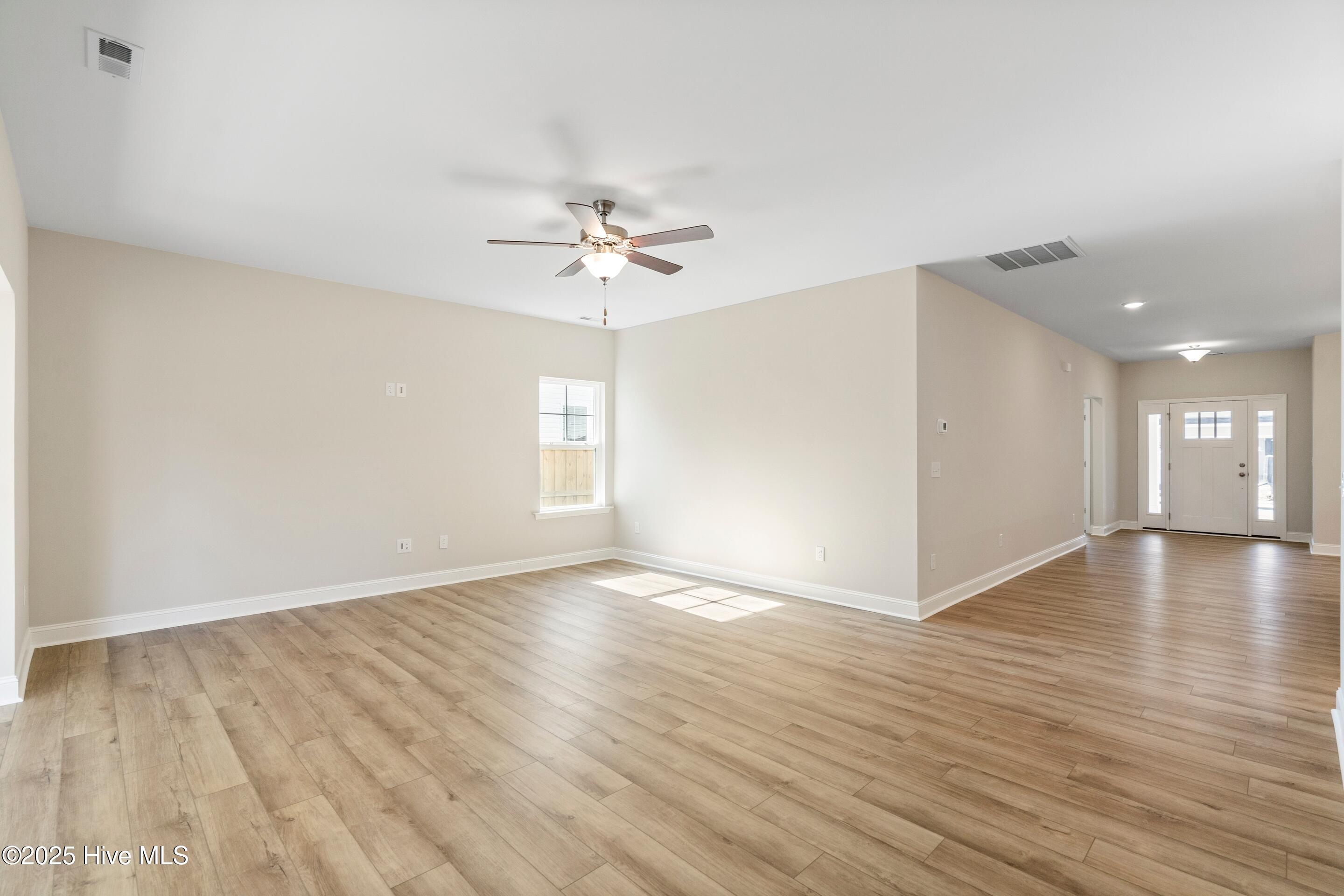 100543354 | Photo 30