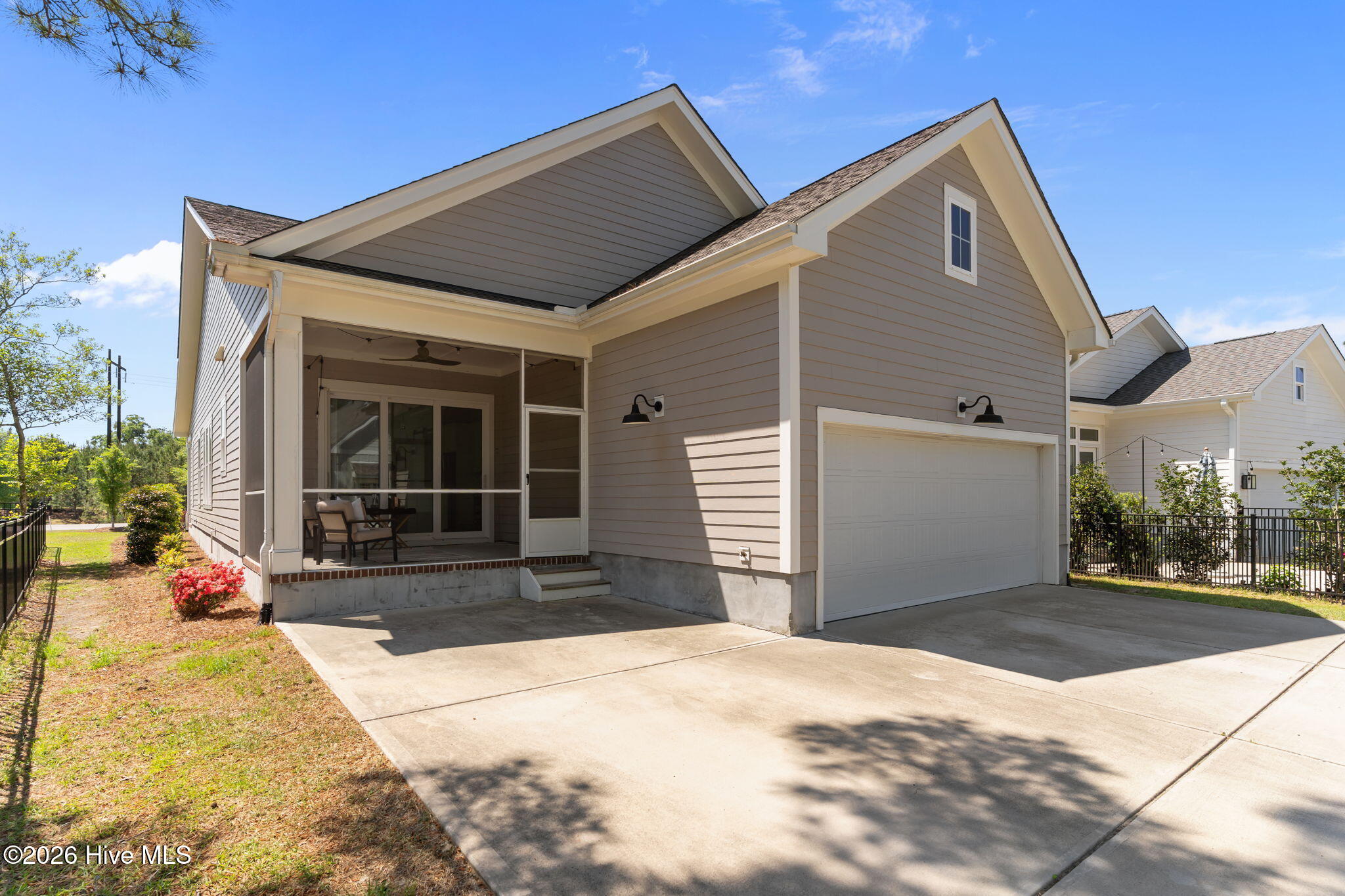 100568555 | Photo 33