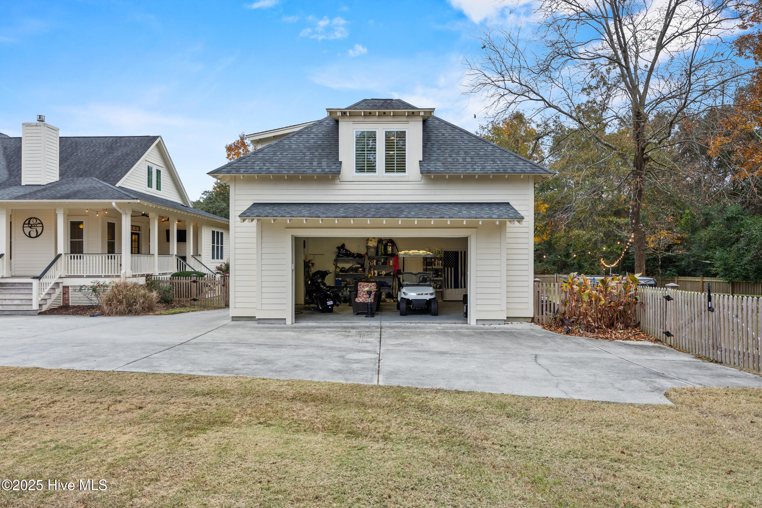 100570509 | Photo 63