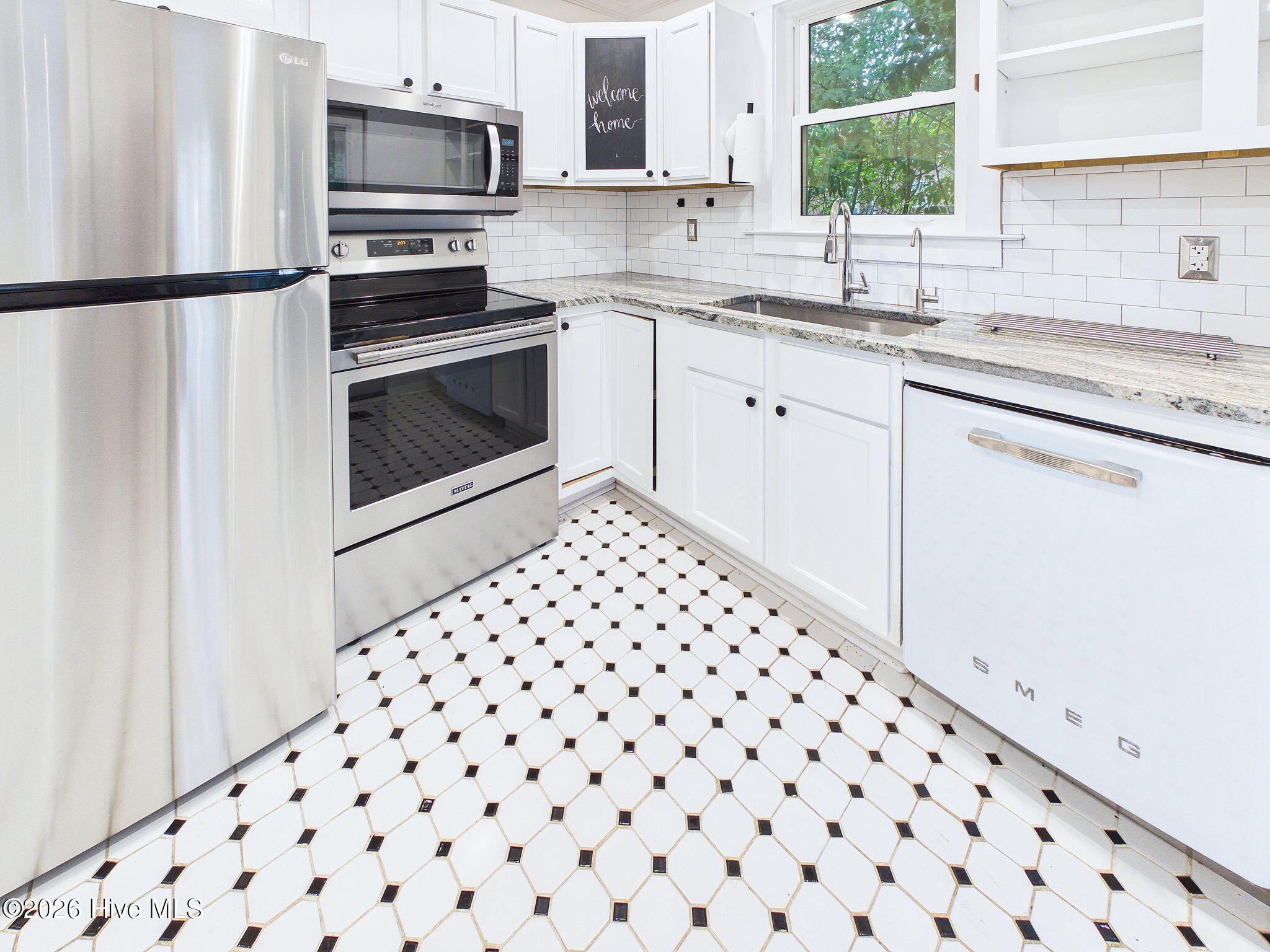100579040 | Photo 28