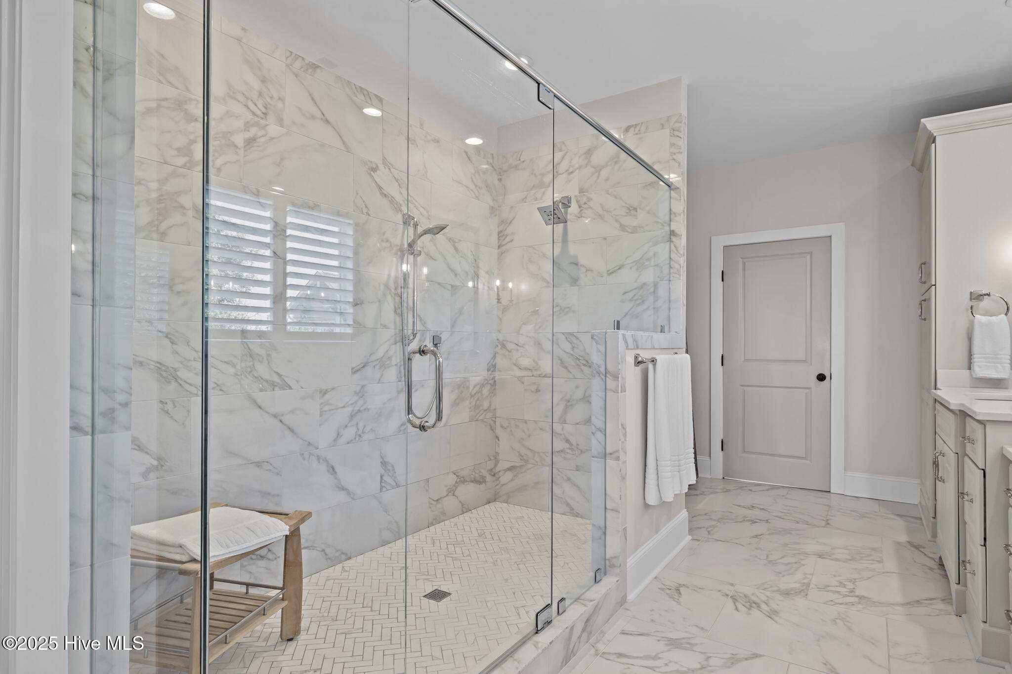 100549920 | Photo 56