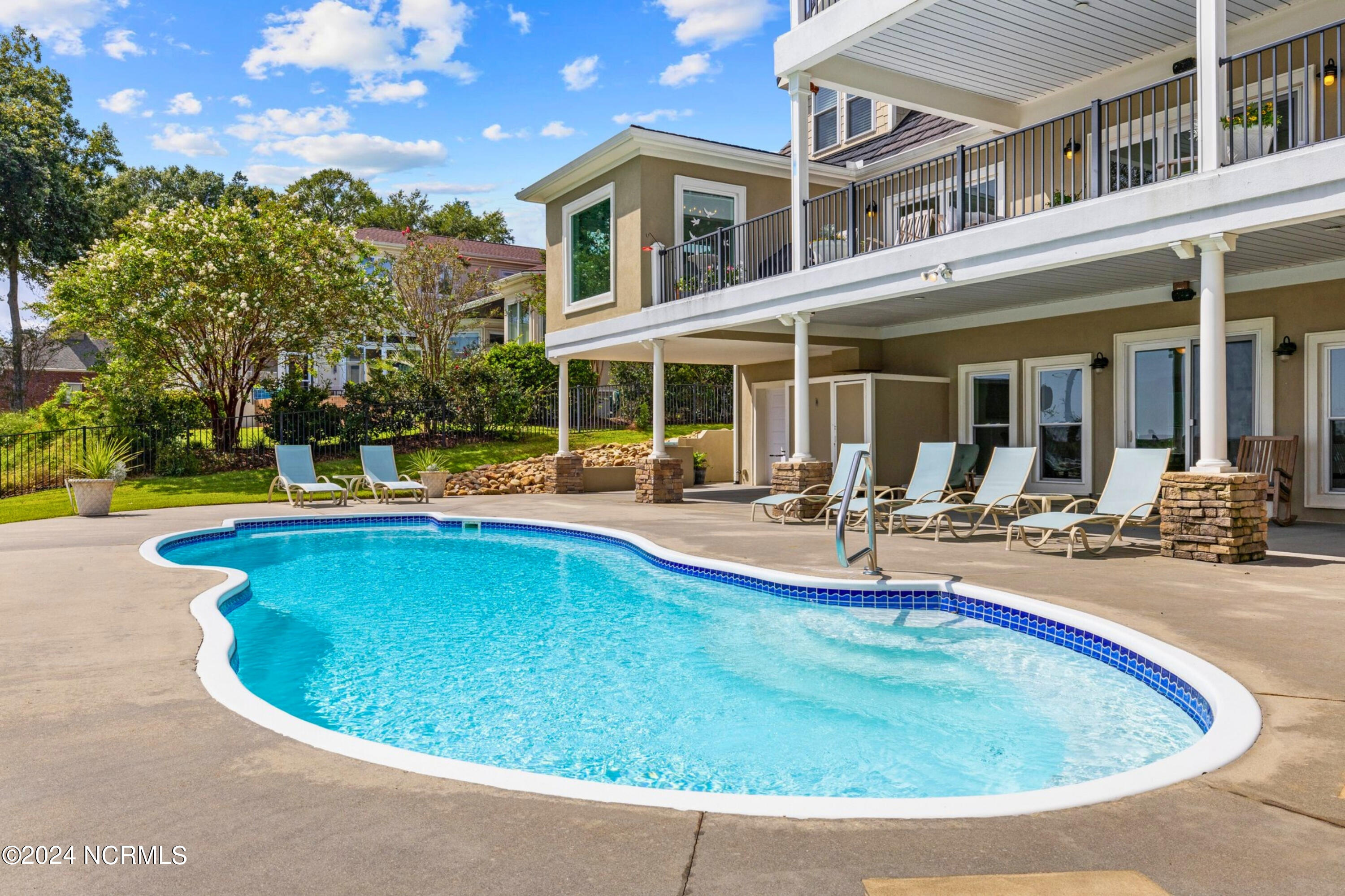 100553128 | Photo 59