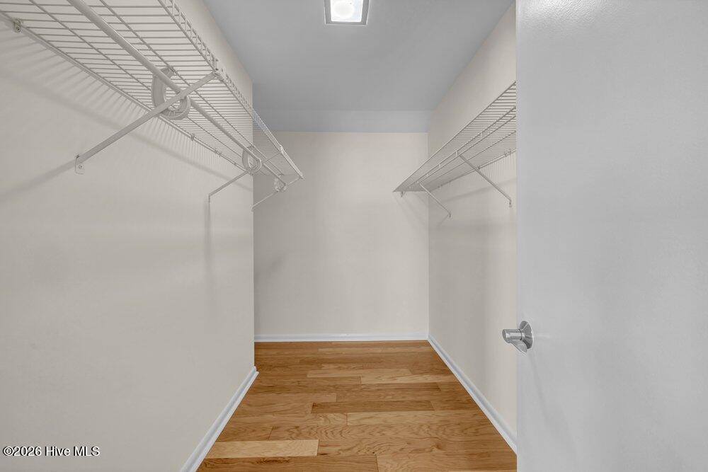 100558387 | Photo 23