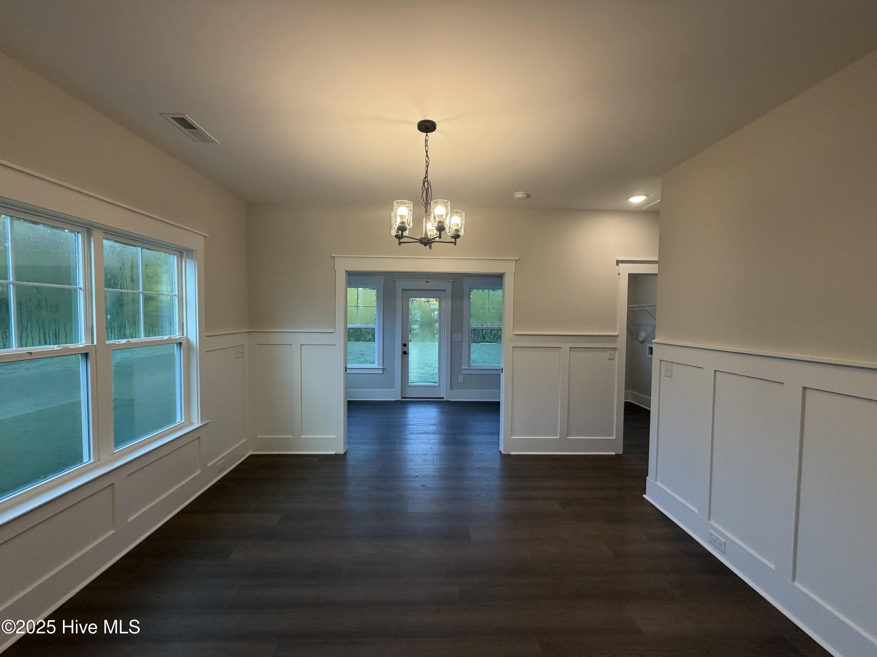 100521695 | Photo 16