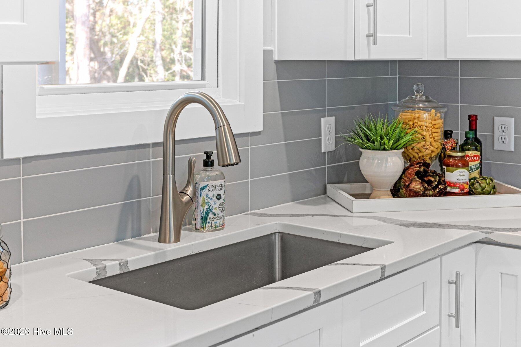 100554265 | Photo 16