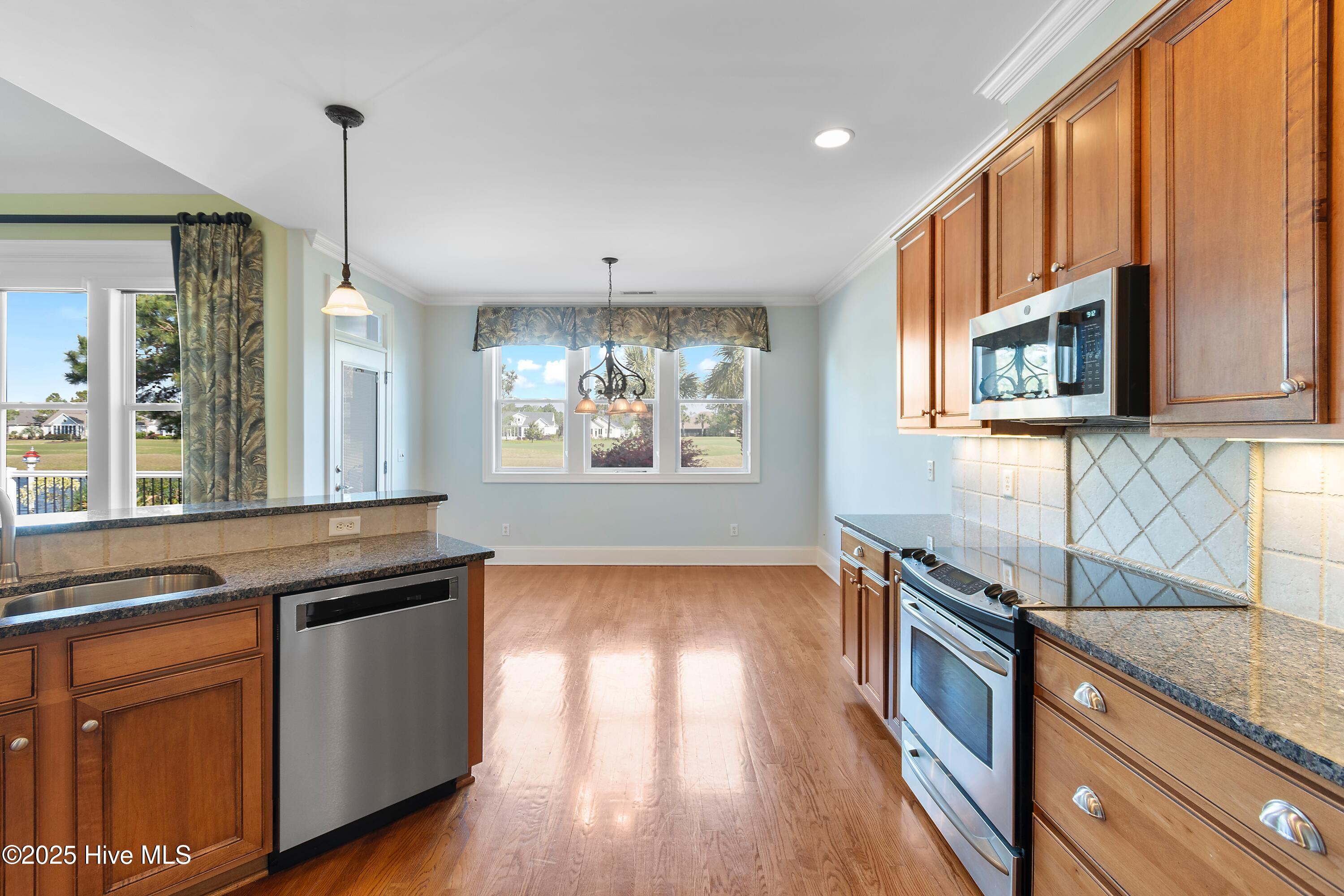 100504697 | Photo 15