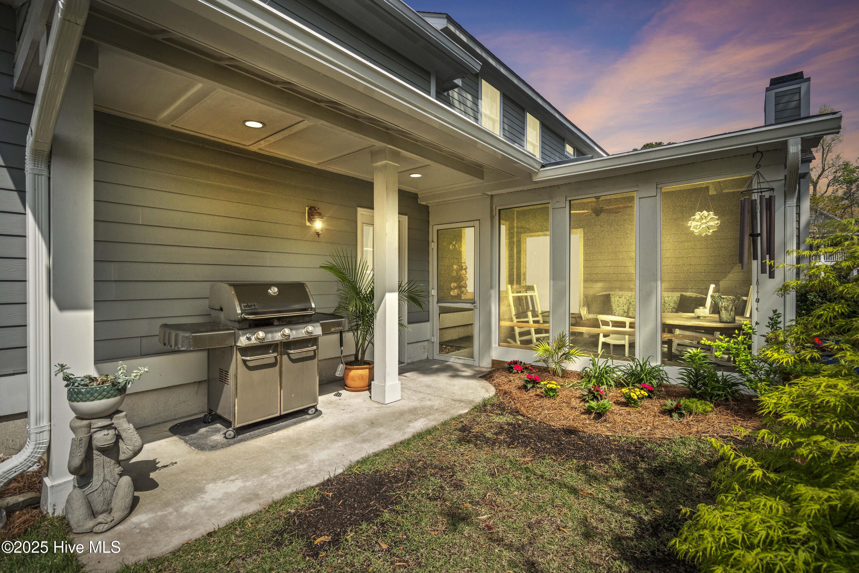 100545789 | Photo 41