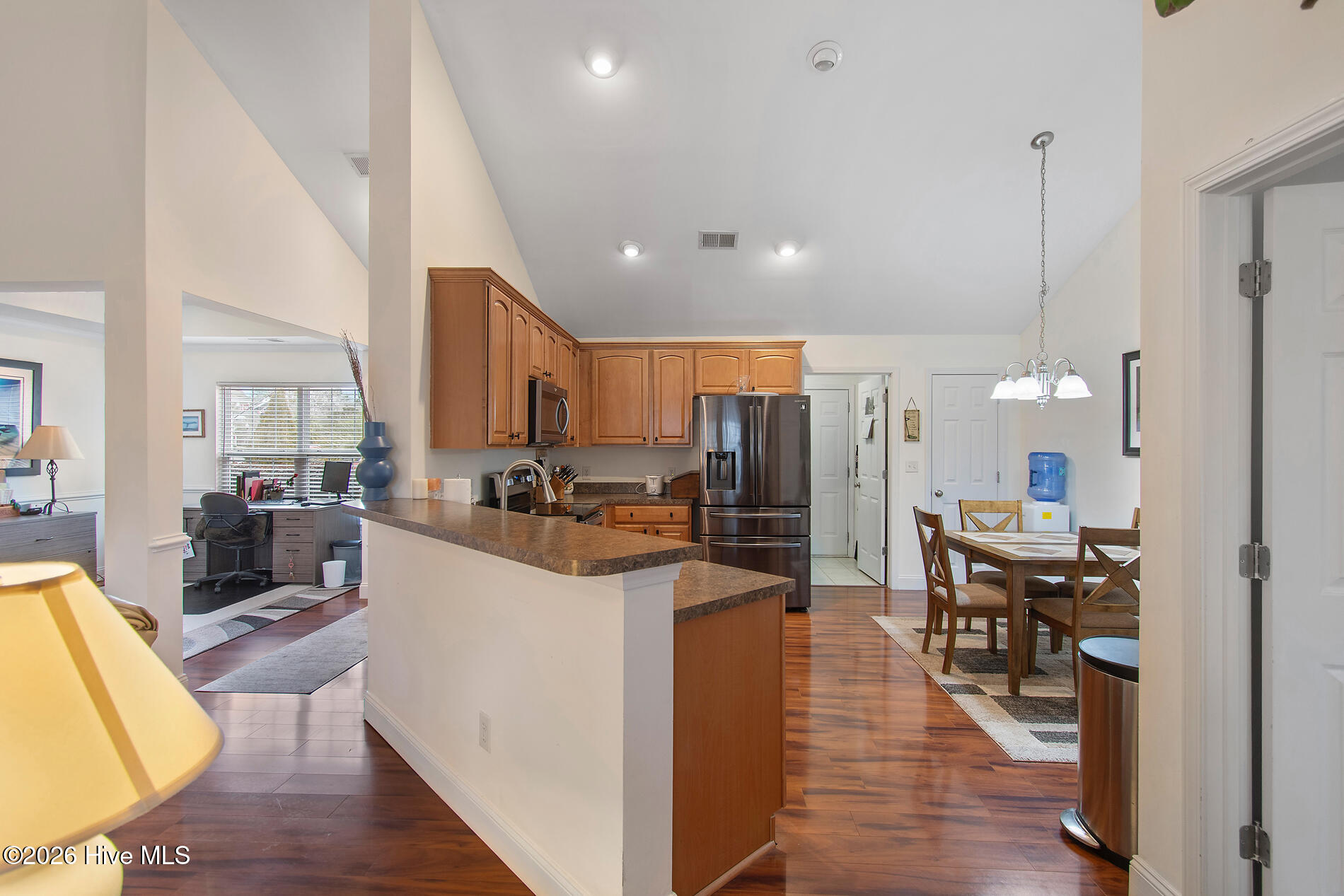 100555398 | Photo 11